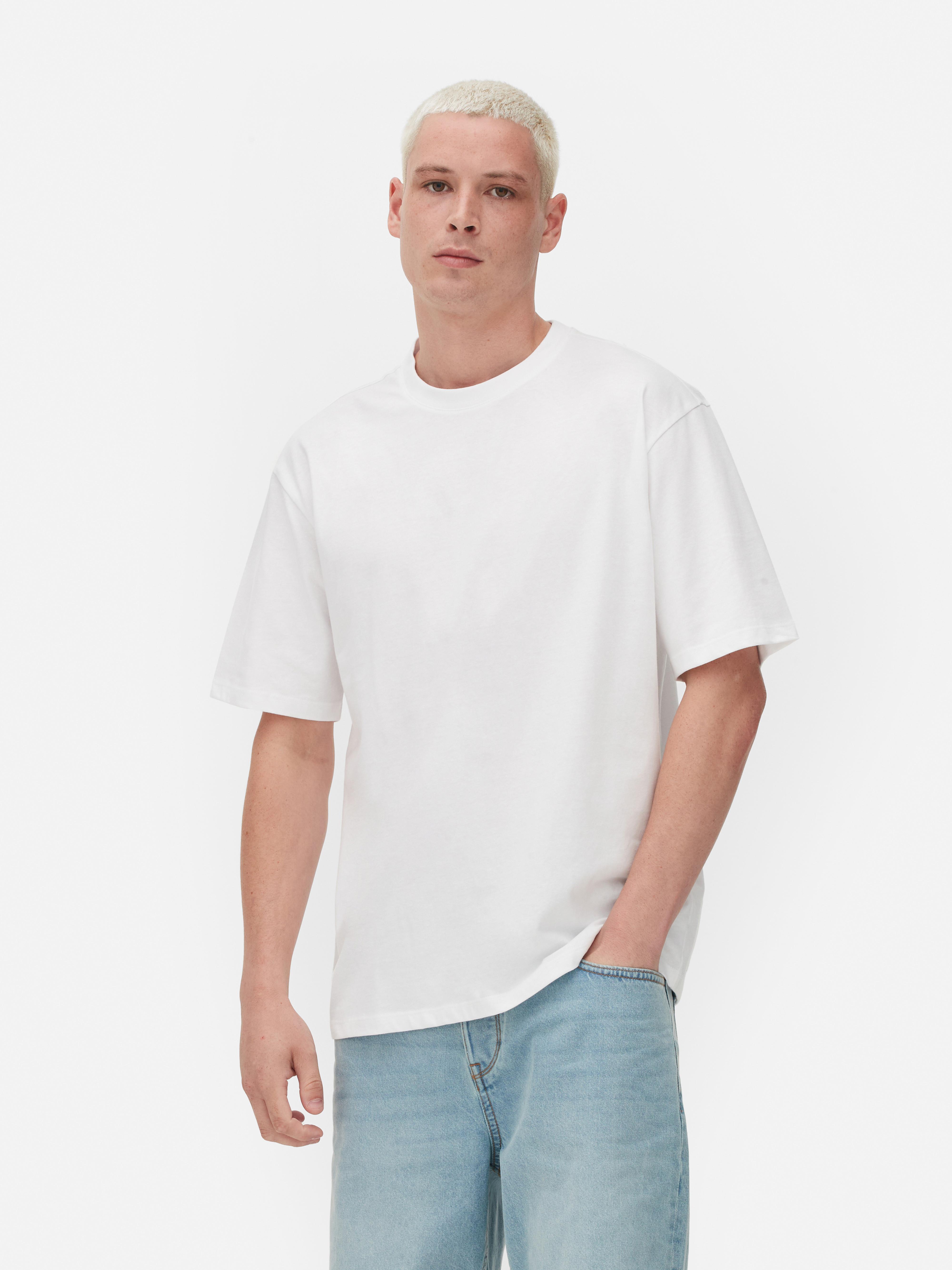 Tricou lejer din bumbac. Un tricou lejer din bumbac, cu decolteu rotund și croială lejeră.