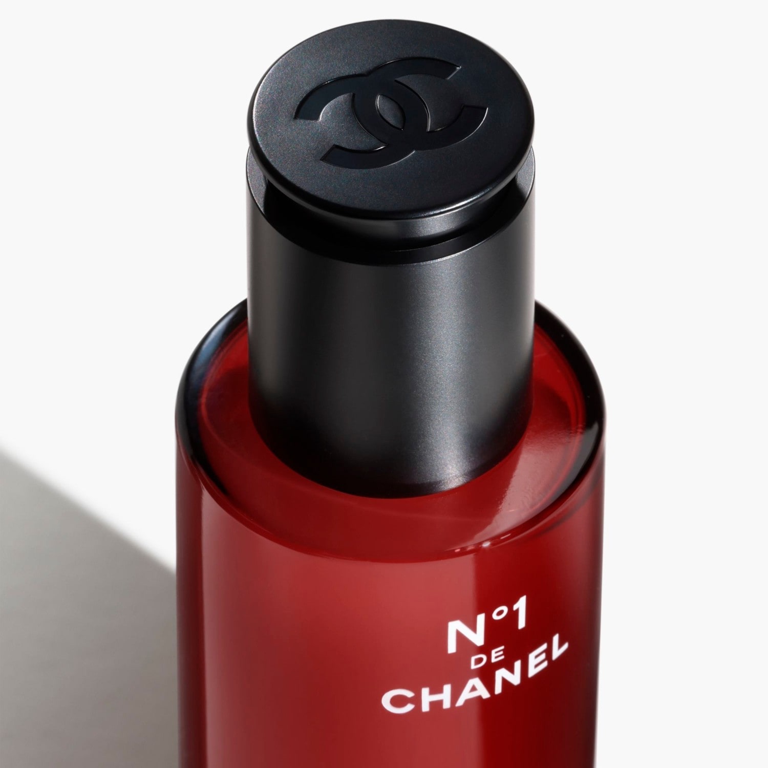 CHANEL PRÉVIENT ET CORRIGE L’APPARENCE DES 5 SIGNES DE L’ÂGE