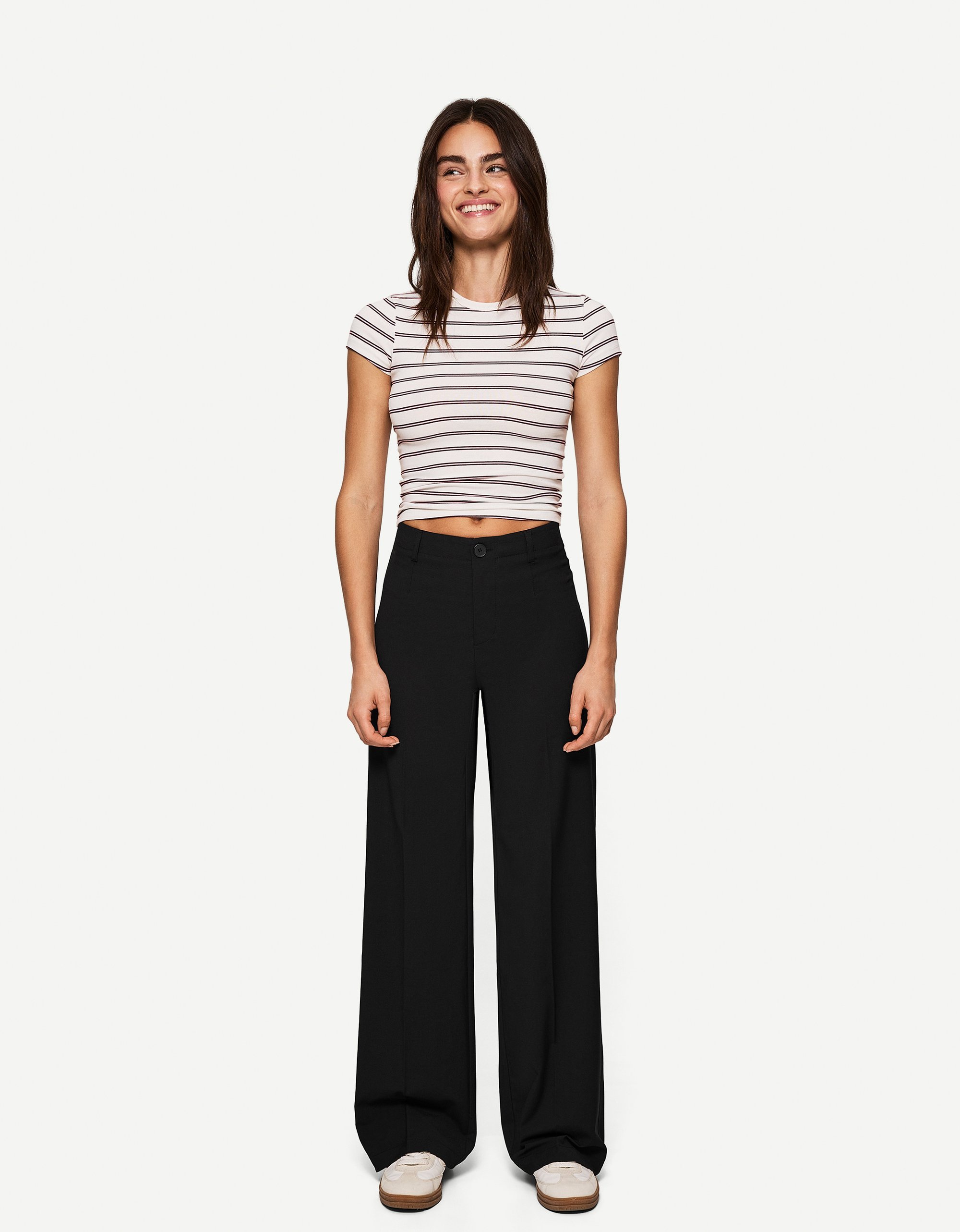 Pantalon Bershka à jambes larges et coupe ajustée - noir