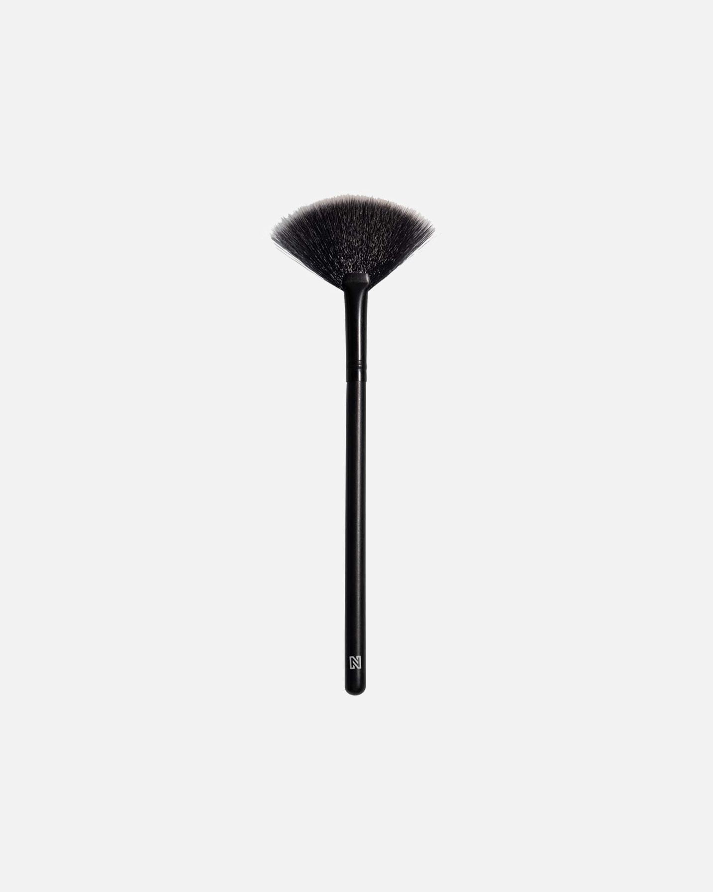 N BEAUTY Četkica za puder Četkica za highlighter - crna