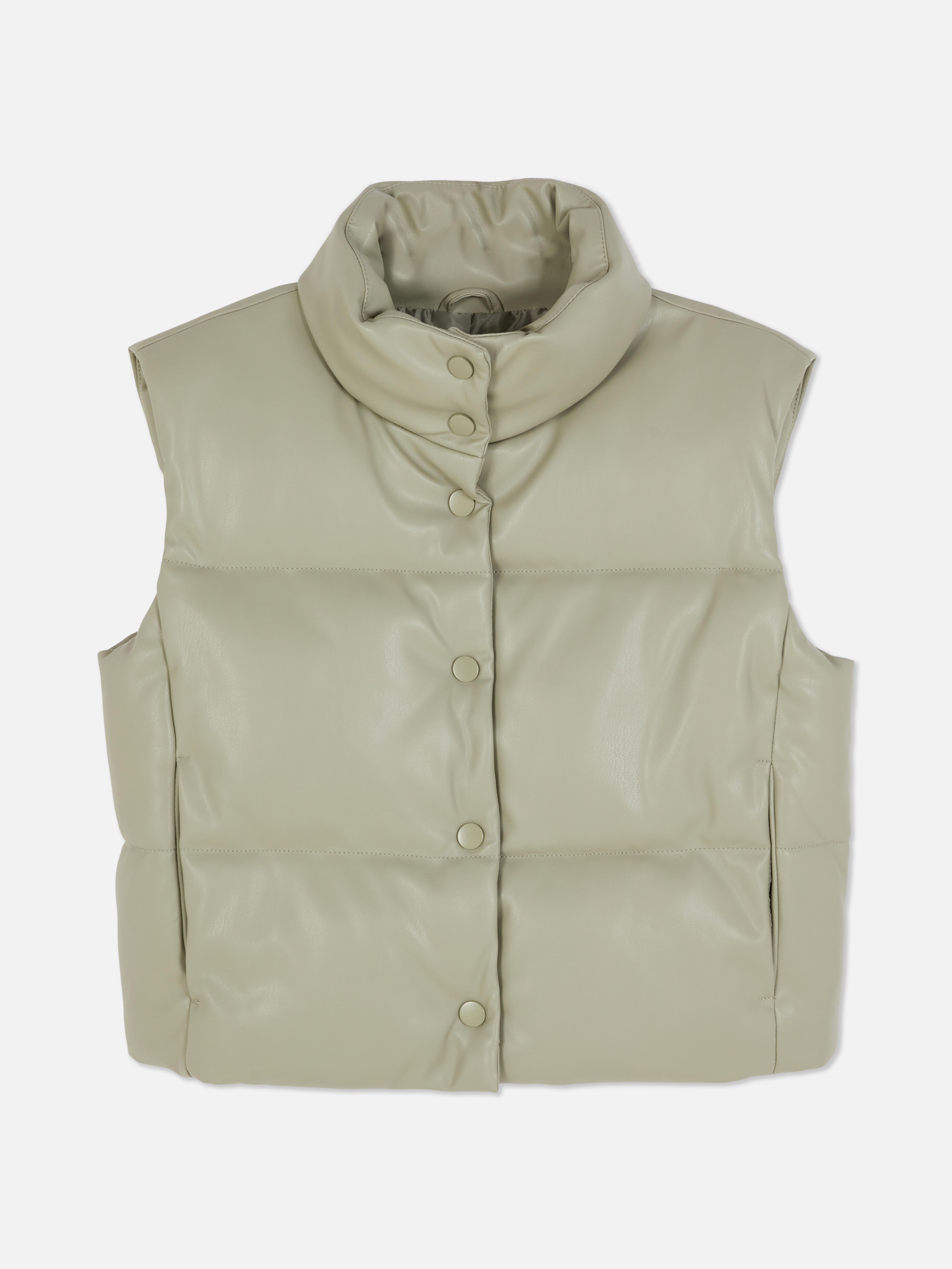 Bodywarmer van imitatieleer Een bodywarmer met opstaande kraag, voorsluiting en steekzakken