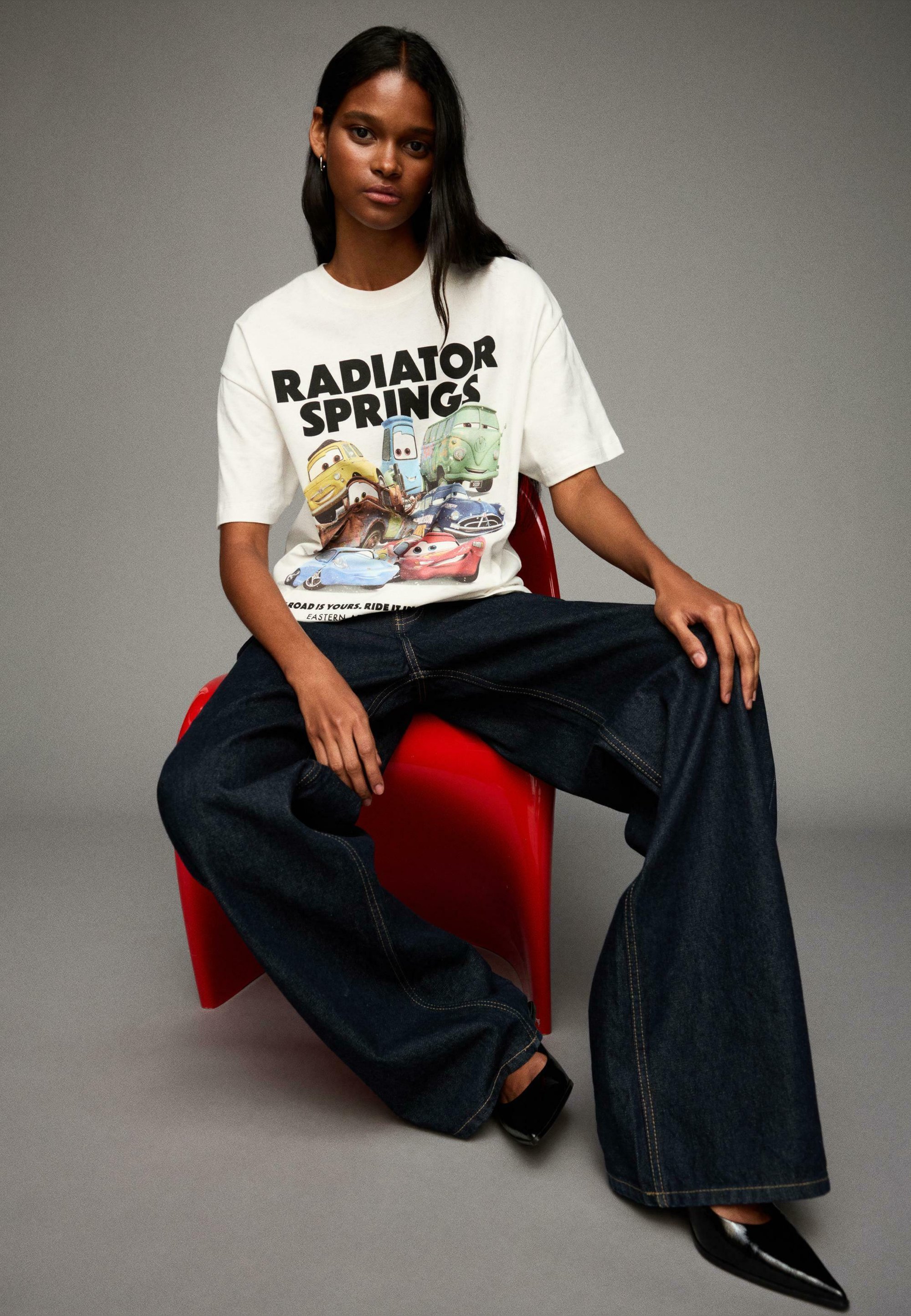 T-shirt Bershka à manches courtes, motif voitures, blanc