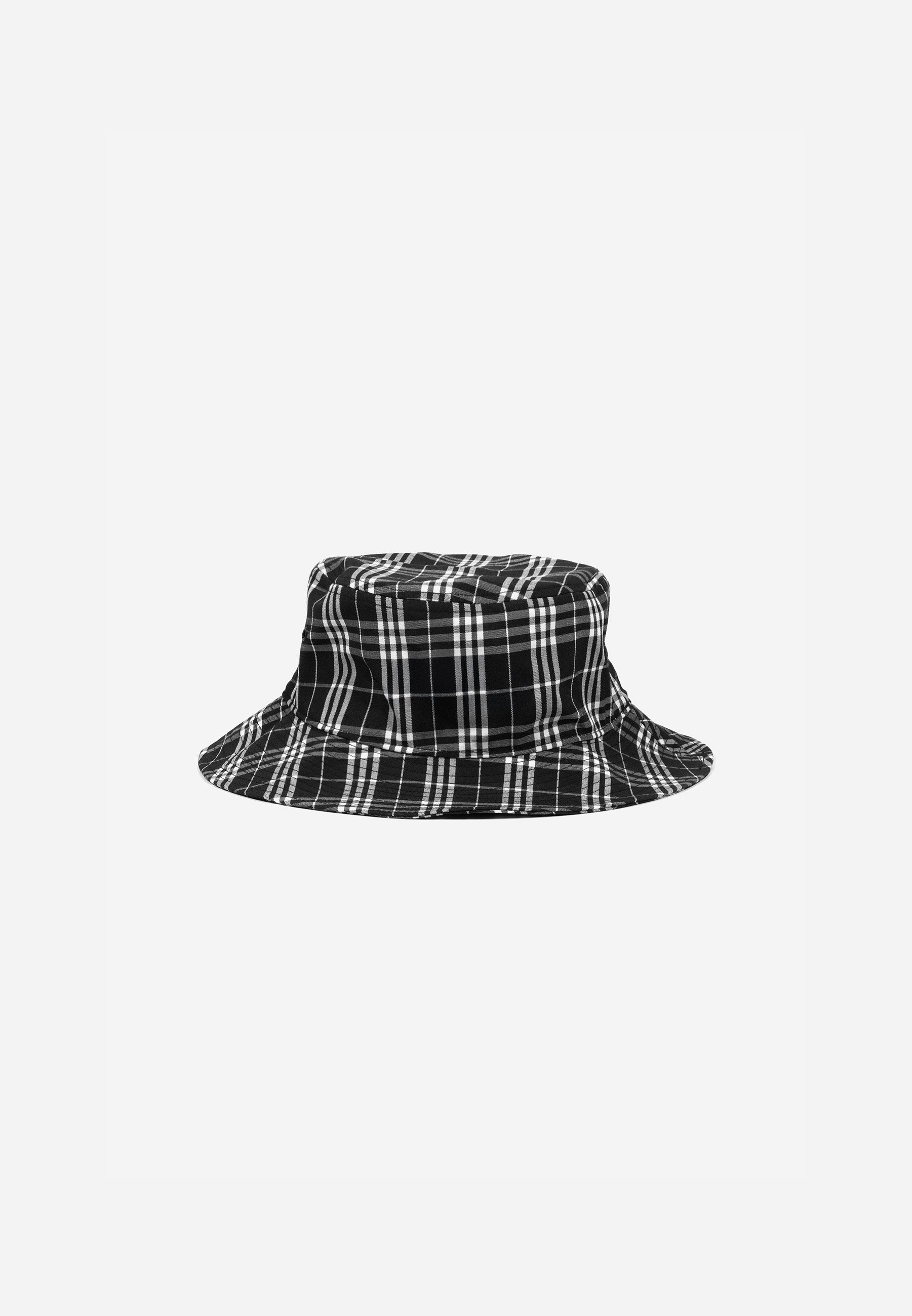 Chapeaux parisiens gaspillés