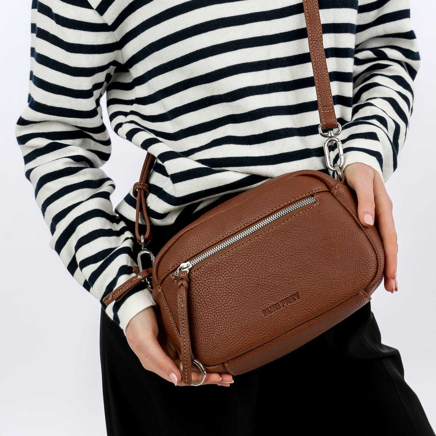 SURI FREY rankinė per petį SFY Debby - 1 vnt.