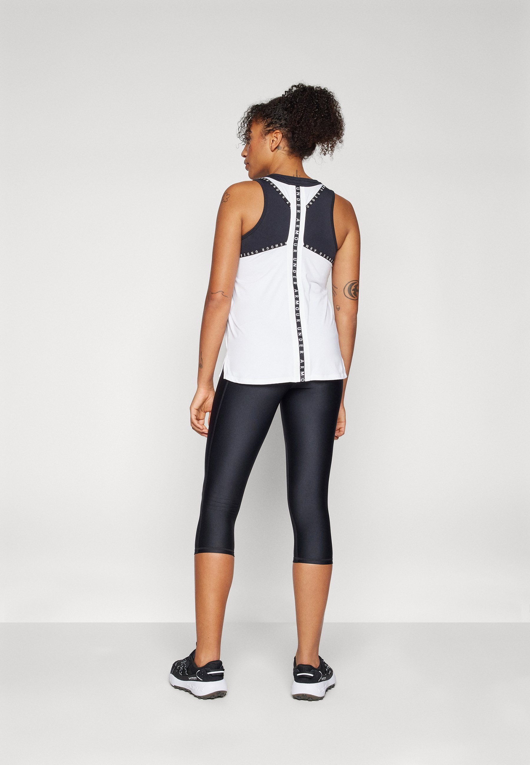 Under Armour HI CAPRI - spodnie sportowe 3/4 - czarne