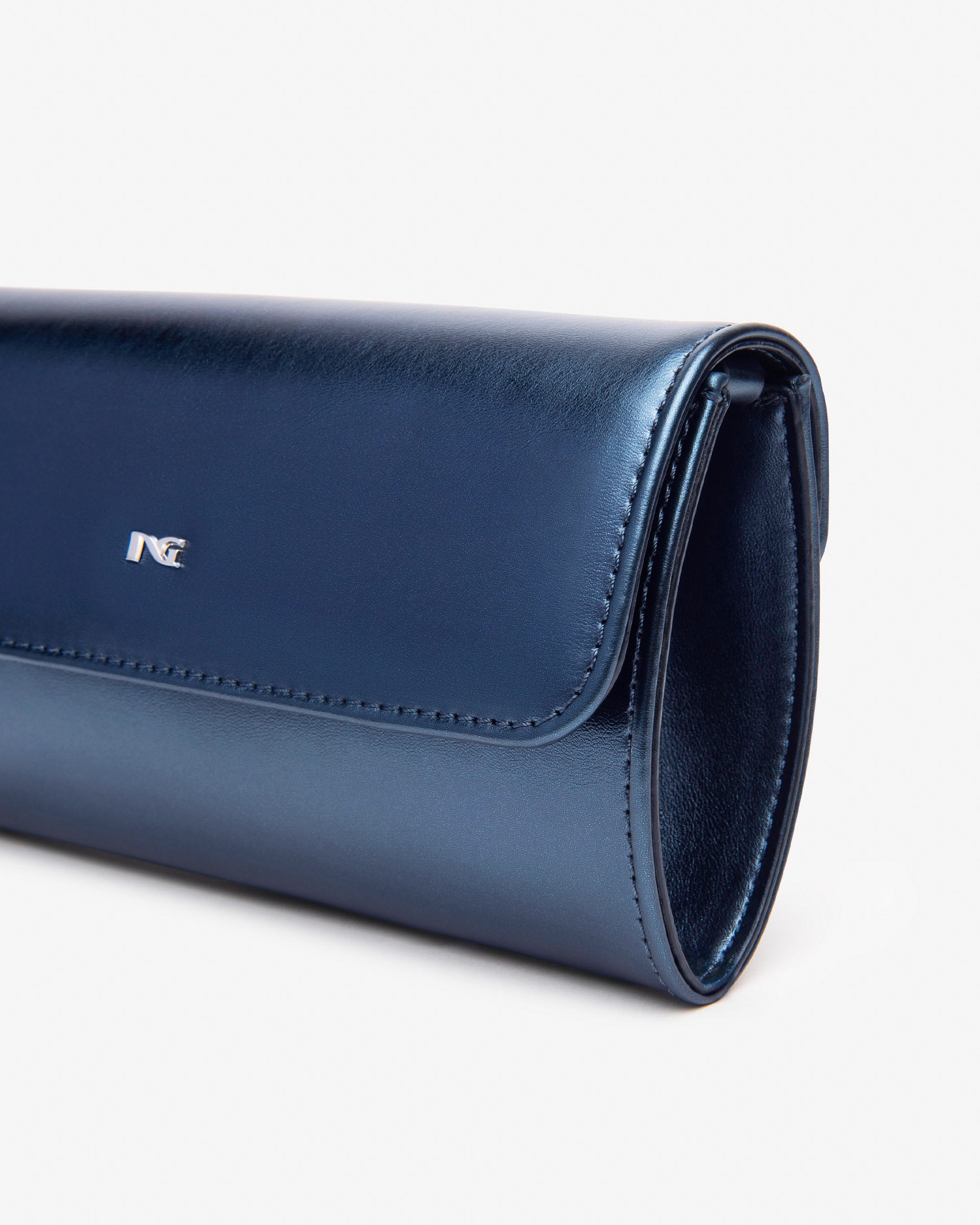  Naisten clutch-laukku teknisestä materiaalista