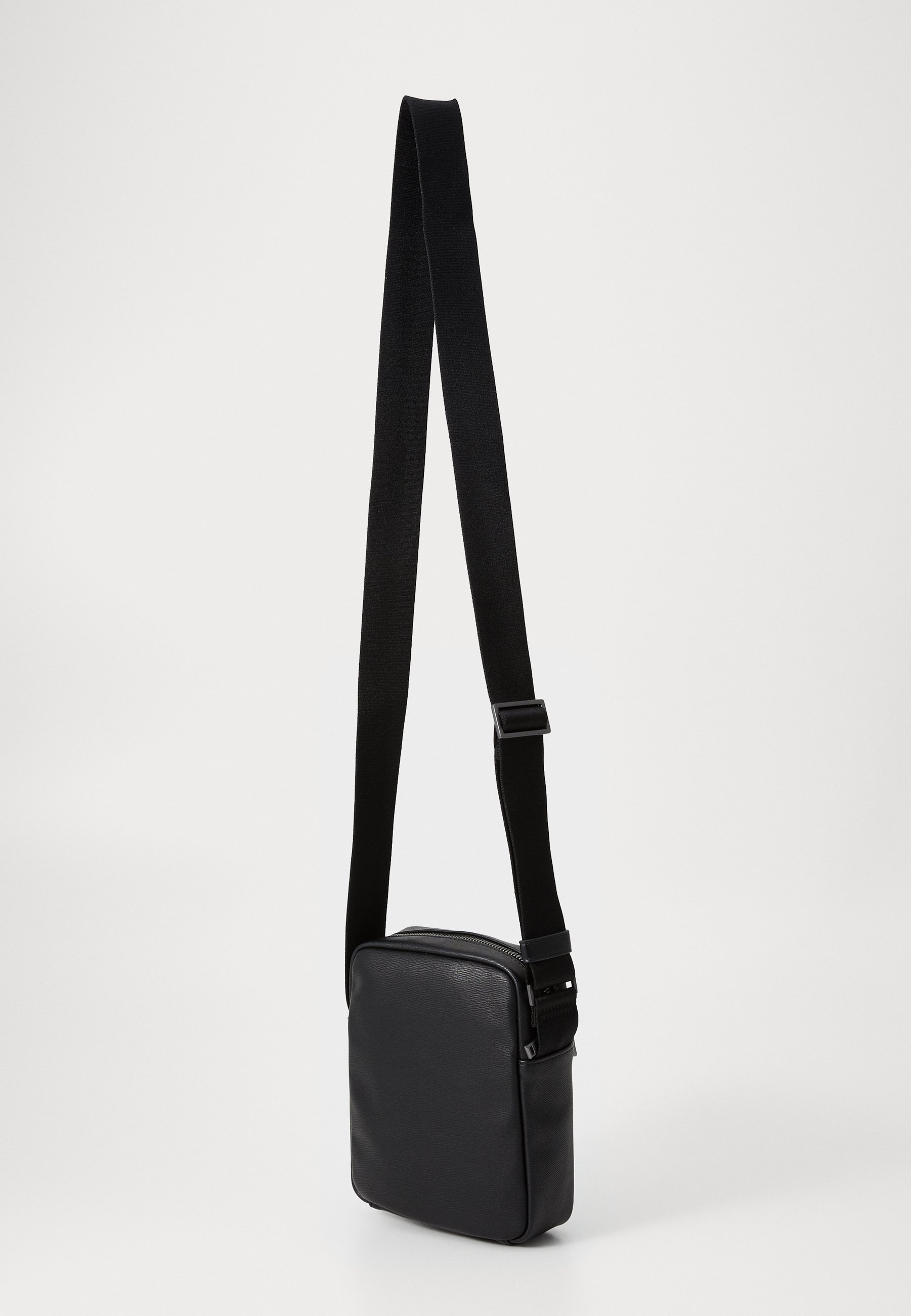 Calvin Klein CONTRAST ZIP - Crossbodytas - zwart