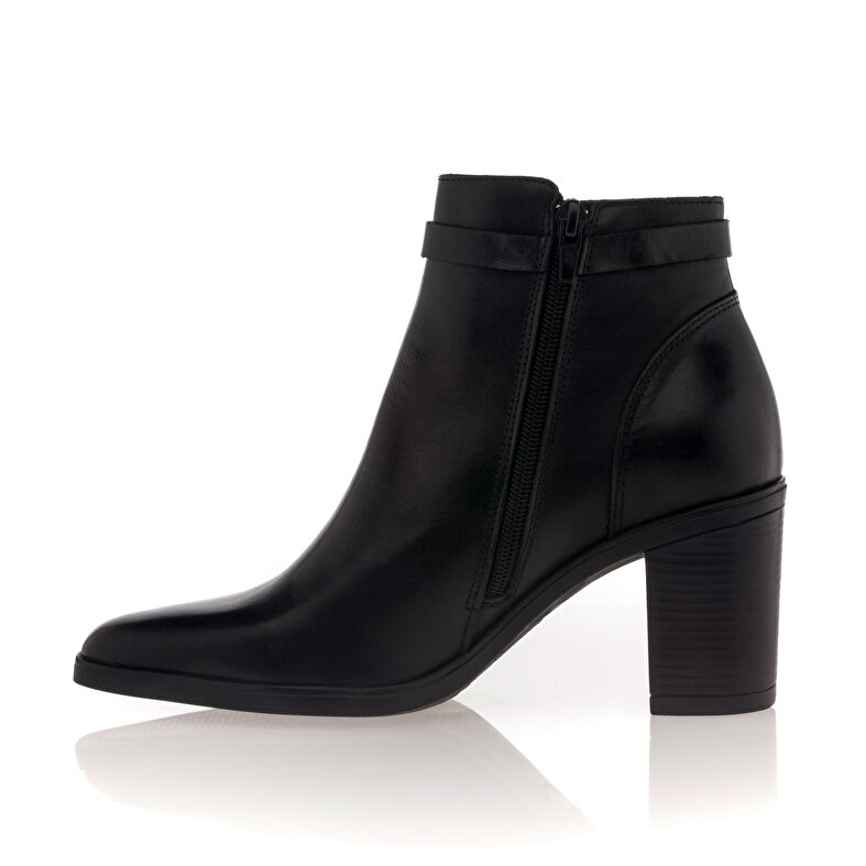 Schwarze Damenstiefel / Stiefeletten