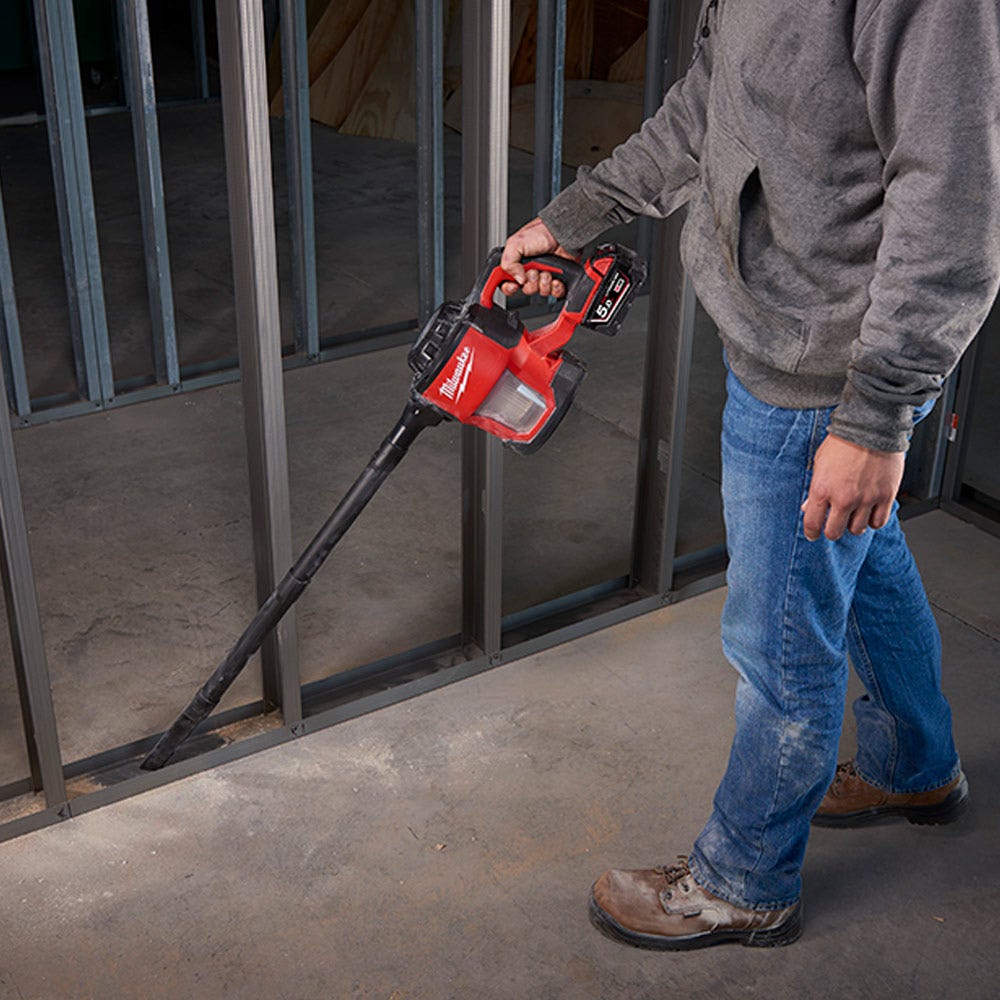 Aspirator MILWAUKEE de 18 V cu accesorii M18CV-0