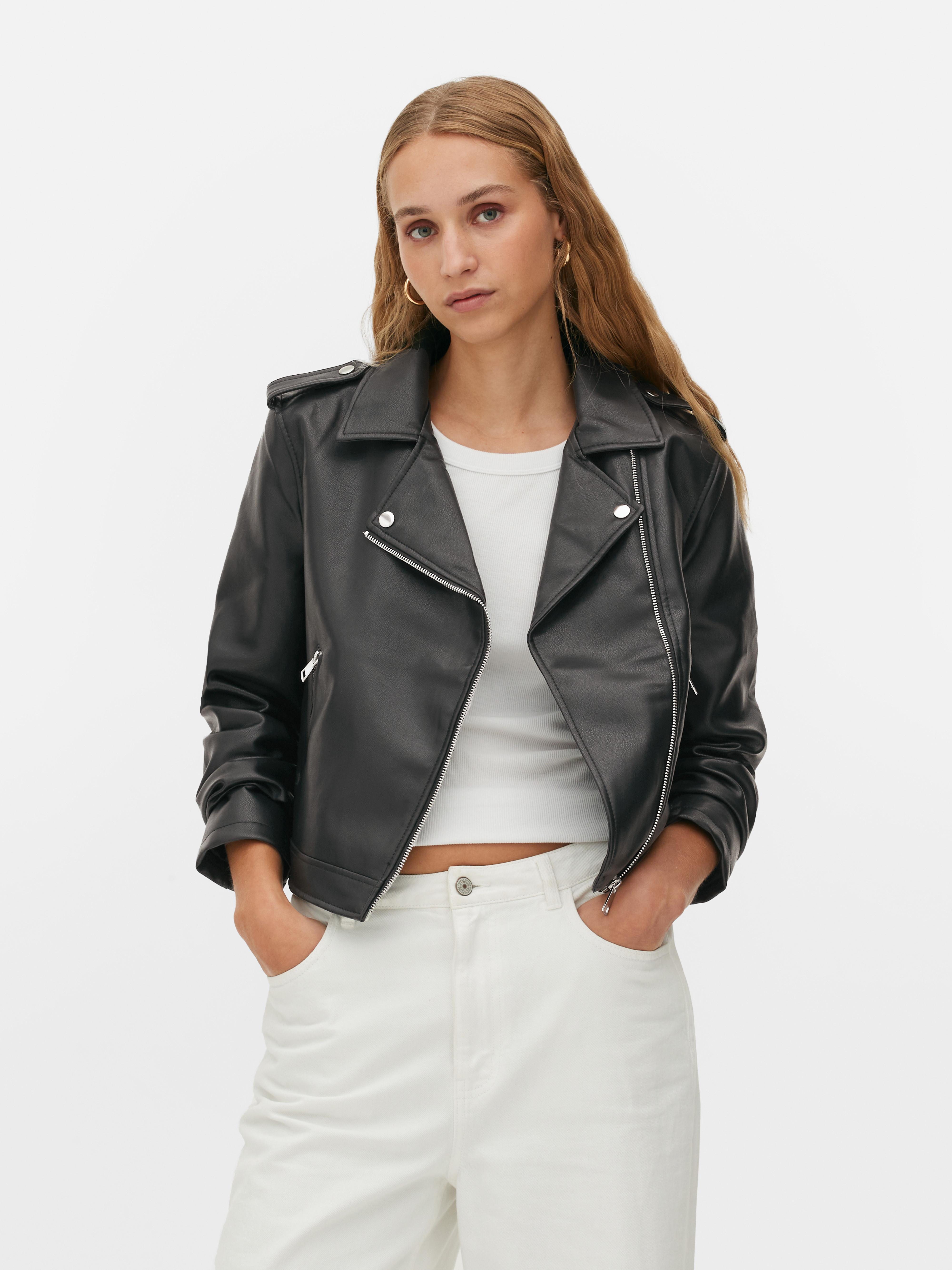 Unverzichtbare Bikerjacke aus Kunstleder. Rockiger und vielseitiger Stil dank dieser Kunstlederjacke.