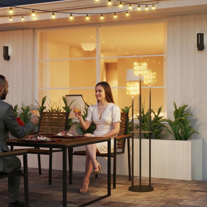 Luminária de chão solar para exterior Outsunny - 3 lâmpadas com sensor e prateleira - estilo boémio - resina trançada - Ø37 x 144 cm - amarela
