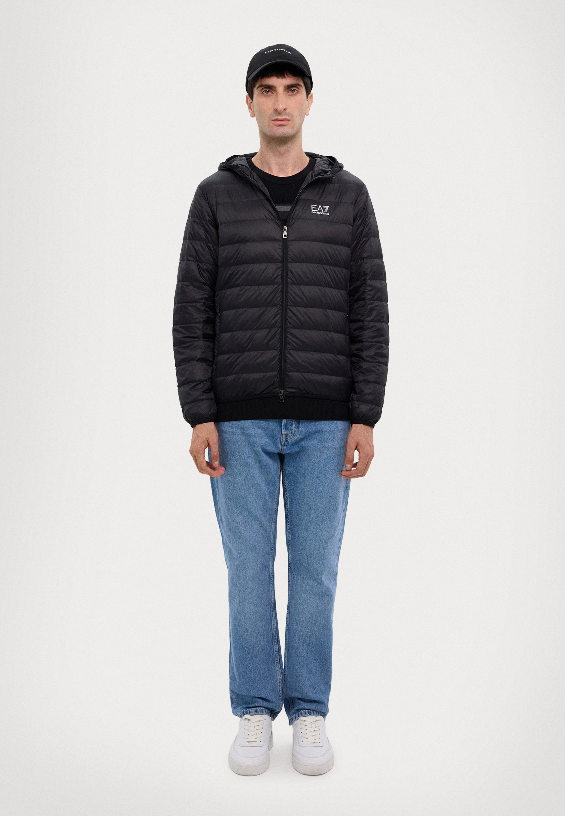 EA7 Emporio Armani TRAIN CORE LIGHT JACKET - Pūkinė striukė - juoda