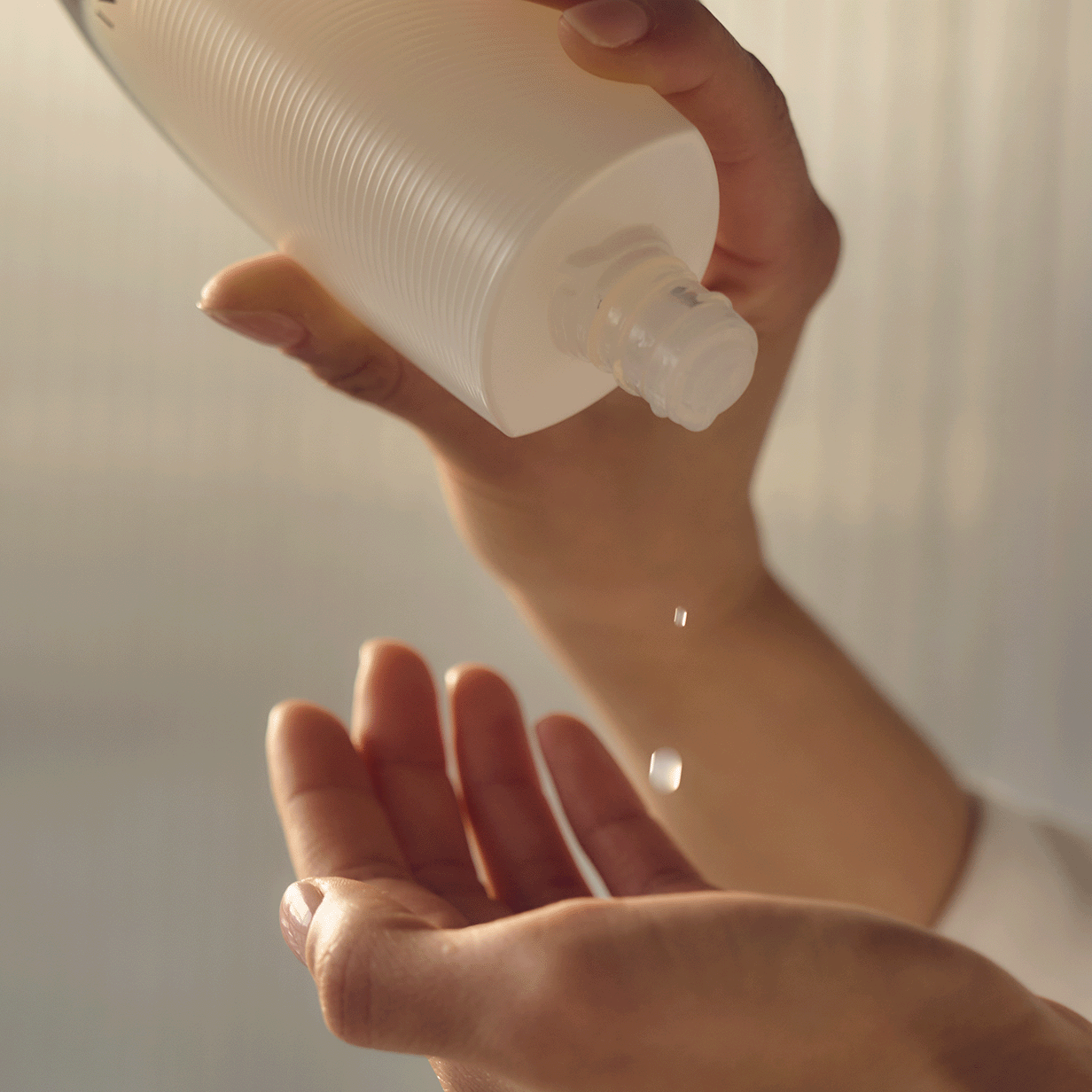 Absolute Silk Micro Essence-In-Lotion Luksusa līdzeklis pret grumbām un novecošanos