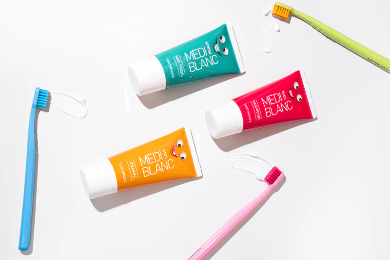 Escova de dentes ultra macia MEDIBLANC KIDS & JUNIOR Ultra Soft para crianças