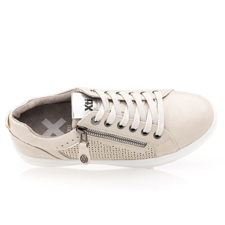 Zapatillas deportivas para mujer color beige.