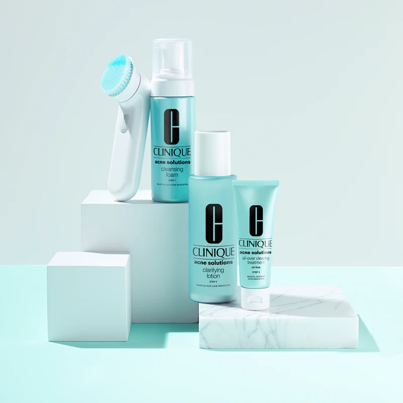 Clinique Anti-Blemish Solutions™ attīrošais losjons visiem ādas tipiem