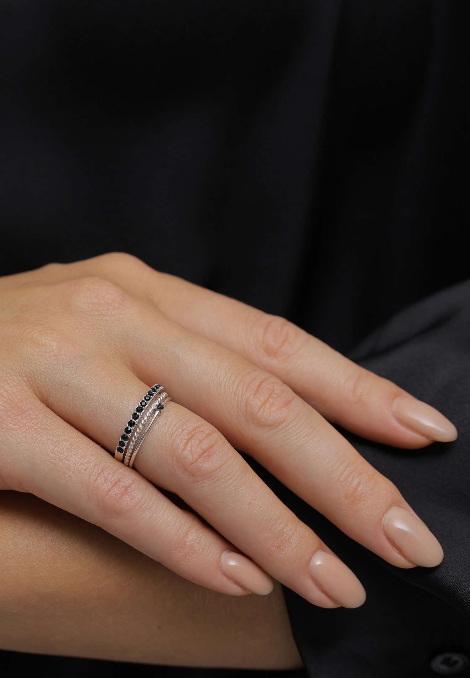 Elli Femmes Pile Set Élégante Solitaire Torsadé Tendance avec Cristaux Noir en Argent Sterling 925