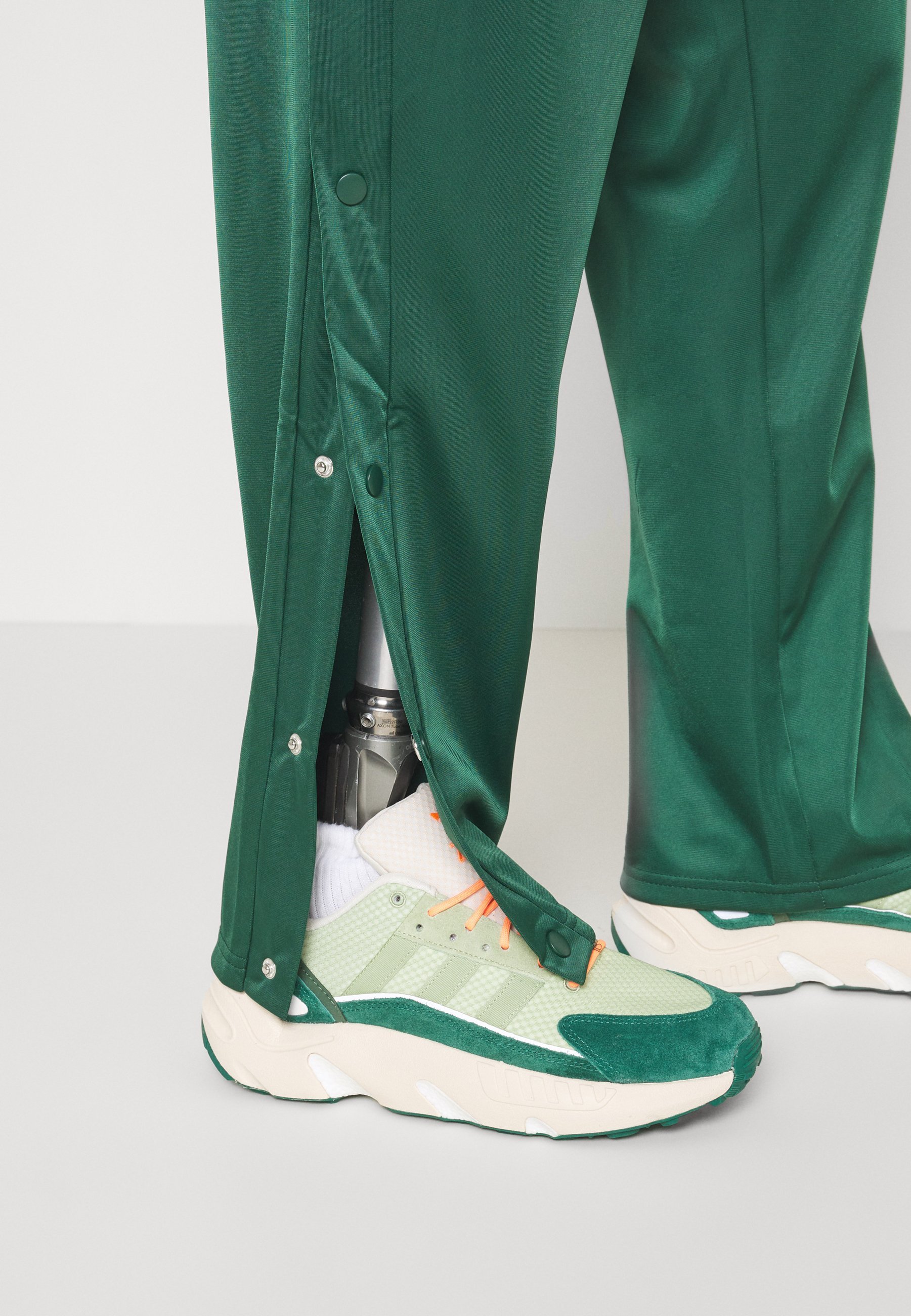 YOURTURN ADAPT RETRO JOGGER - Trainingshose - Dunkelgrün