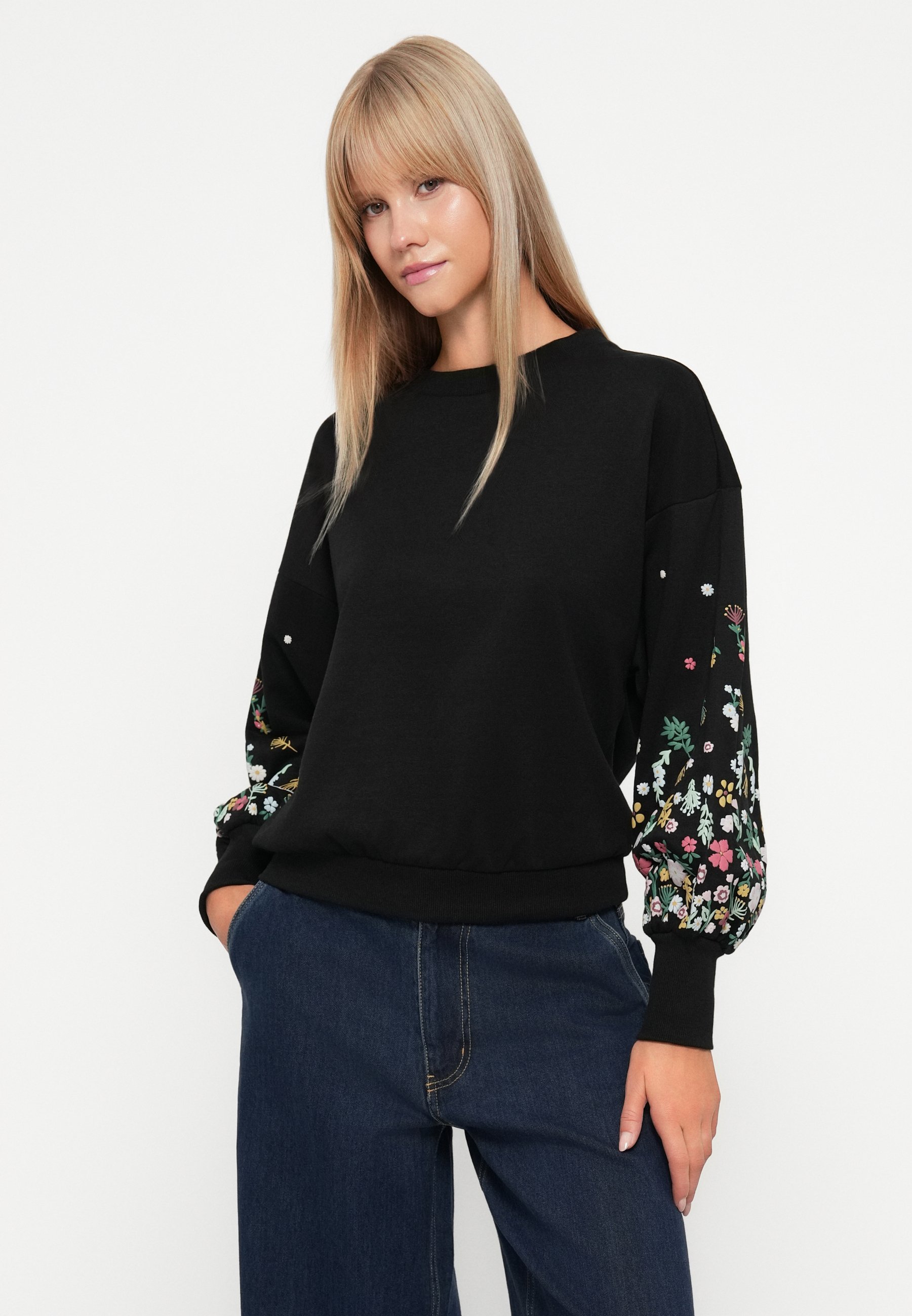 ONLY ONLBROOOKE LS O-NECK FLOWER NOOS - Sweatshirt - zwart
