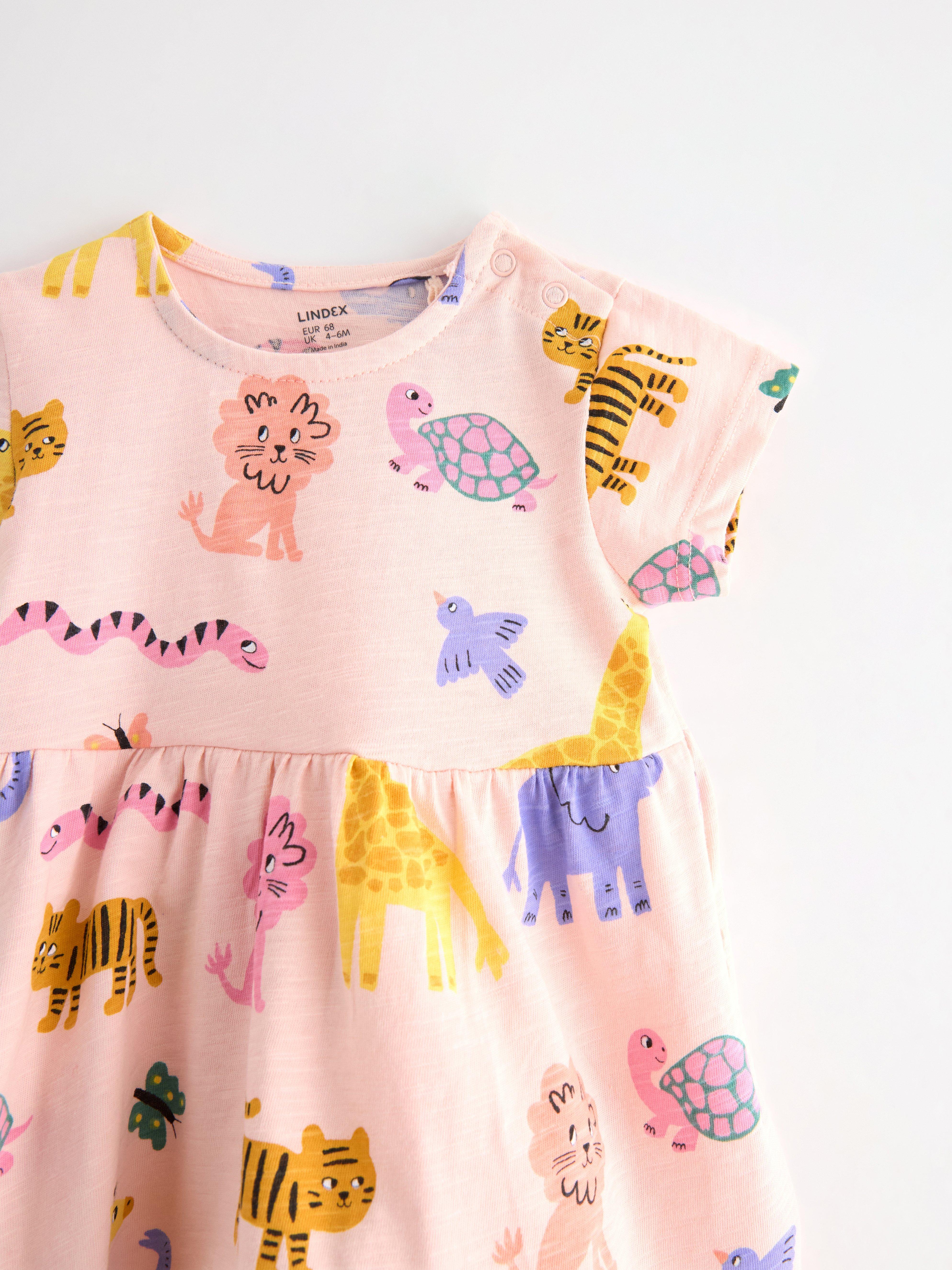 Vestido de manga curta rosa claro
