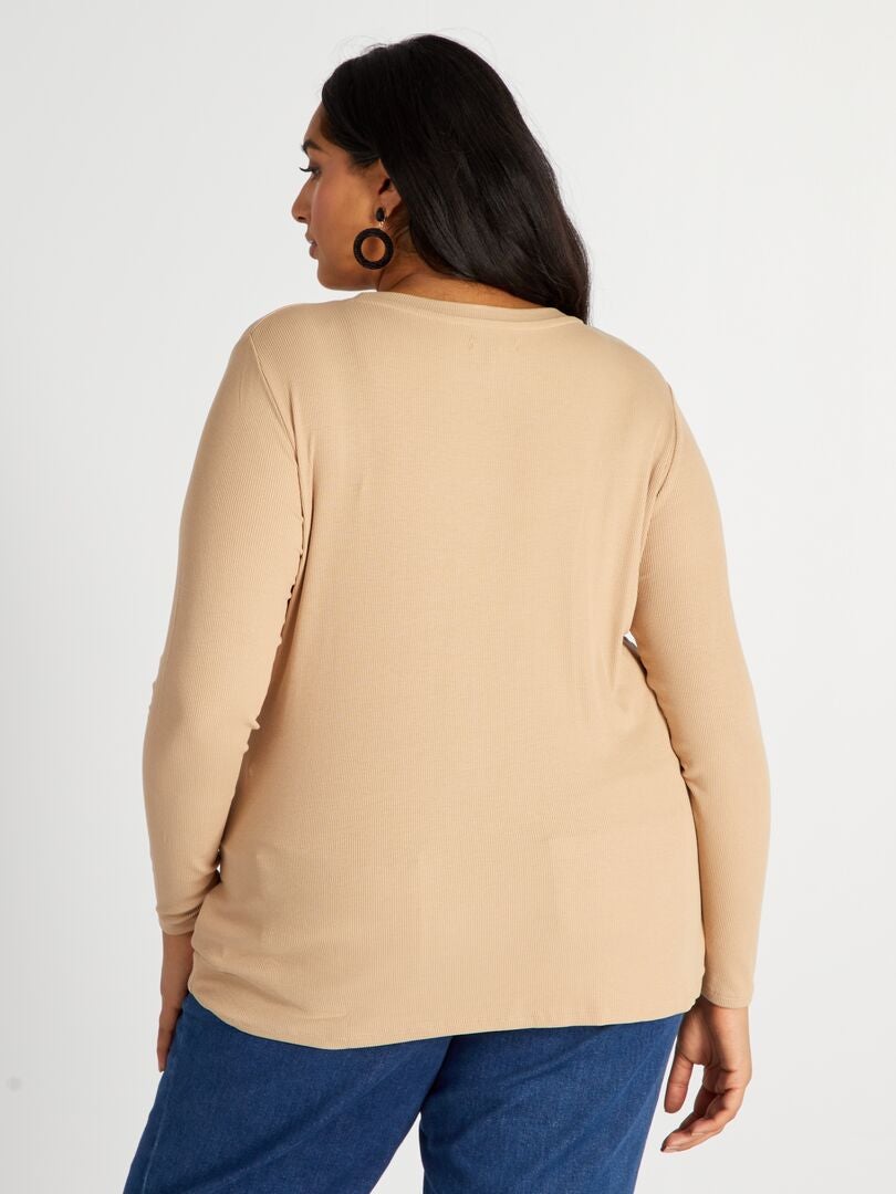 Zacht geribbeld T-shirt met een wijde halslijn - BEIGE
