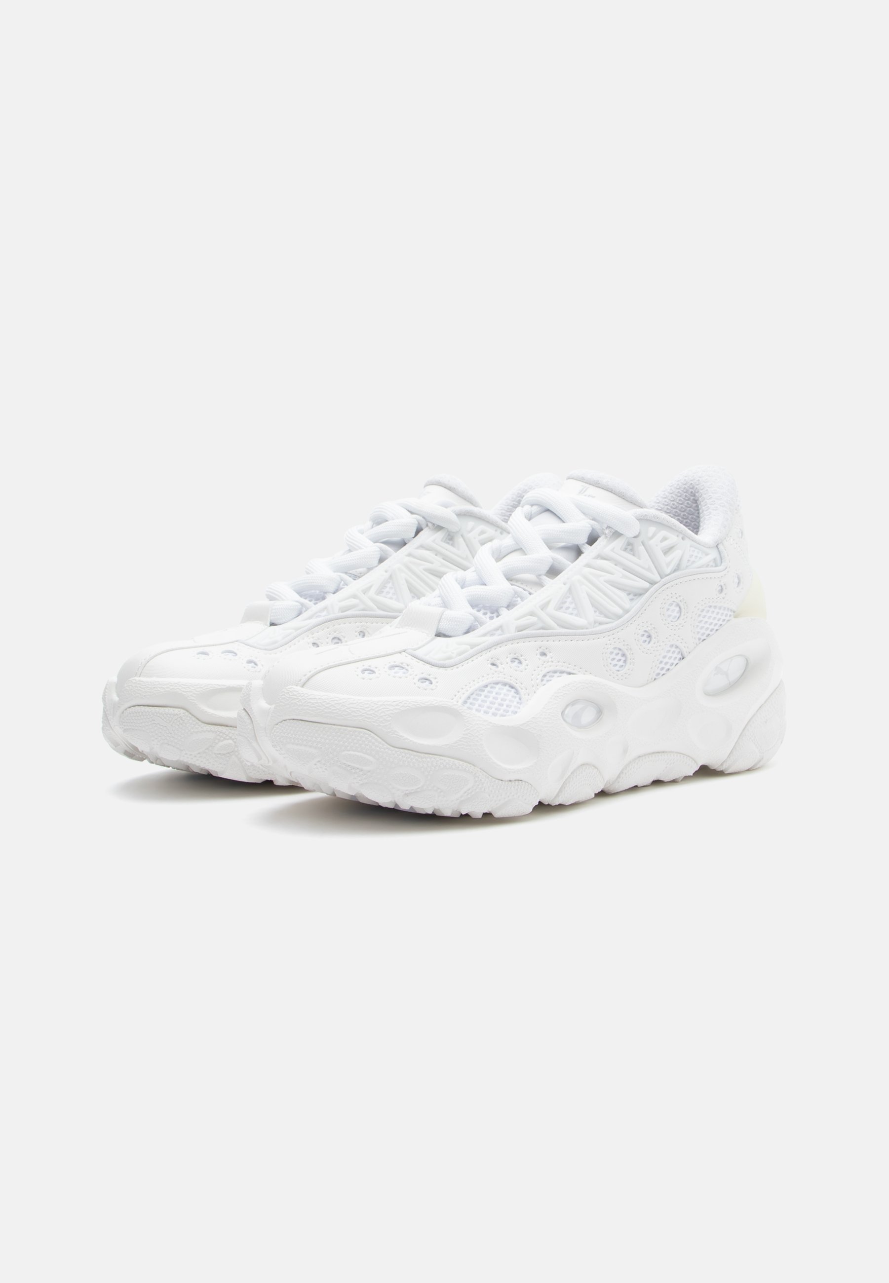 Puma LA FRANCÉ RNNR - Basketballsko - white glow/silver-coated mist