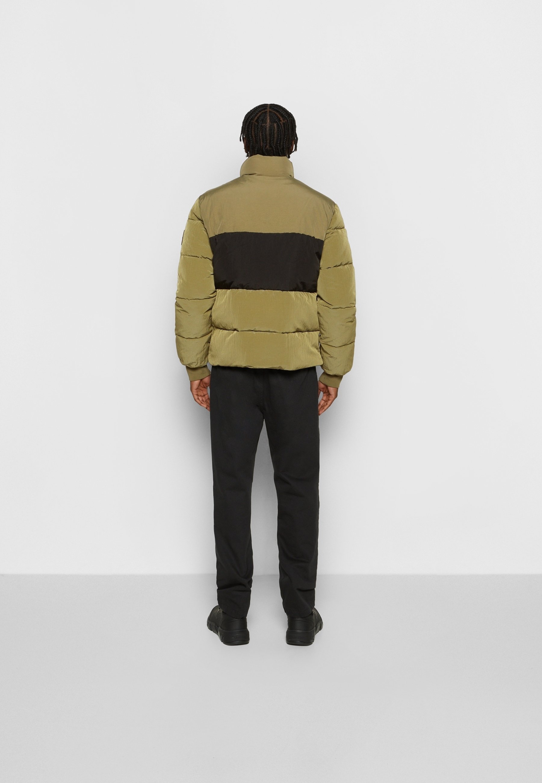 Calvin Klein Jeans Winterjacke – oliv