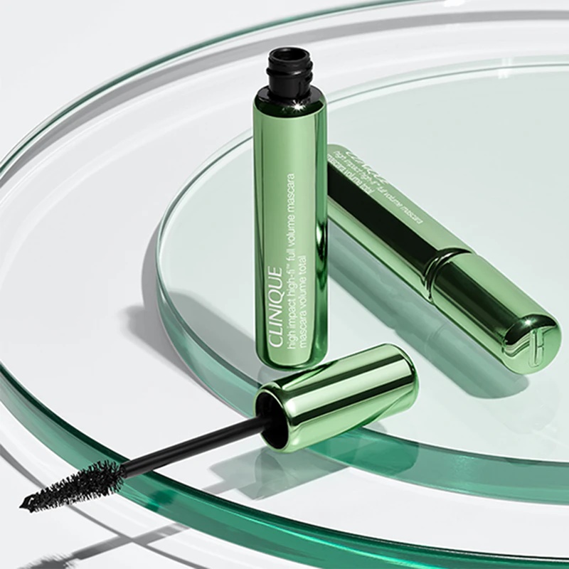 Maskara Clinique High Impact™ High-Fi zagotavlja maksimalen volumen trepalnic.