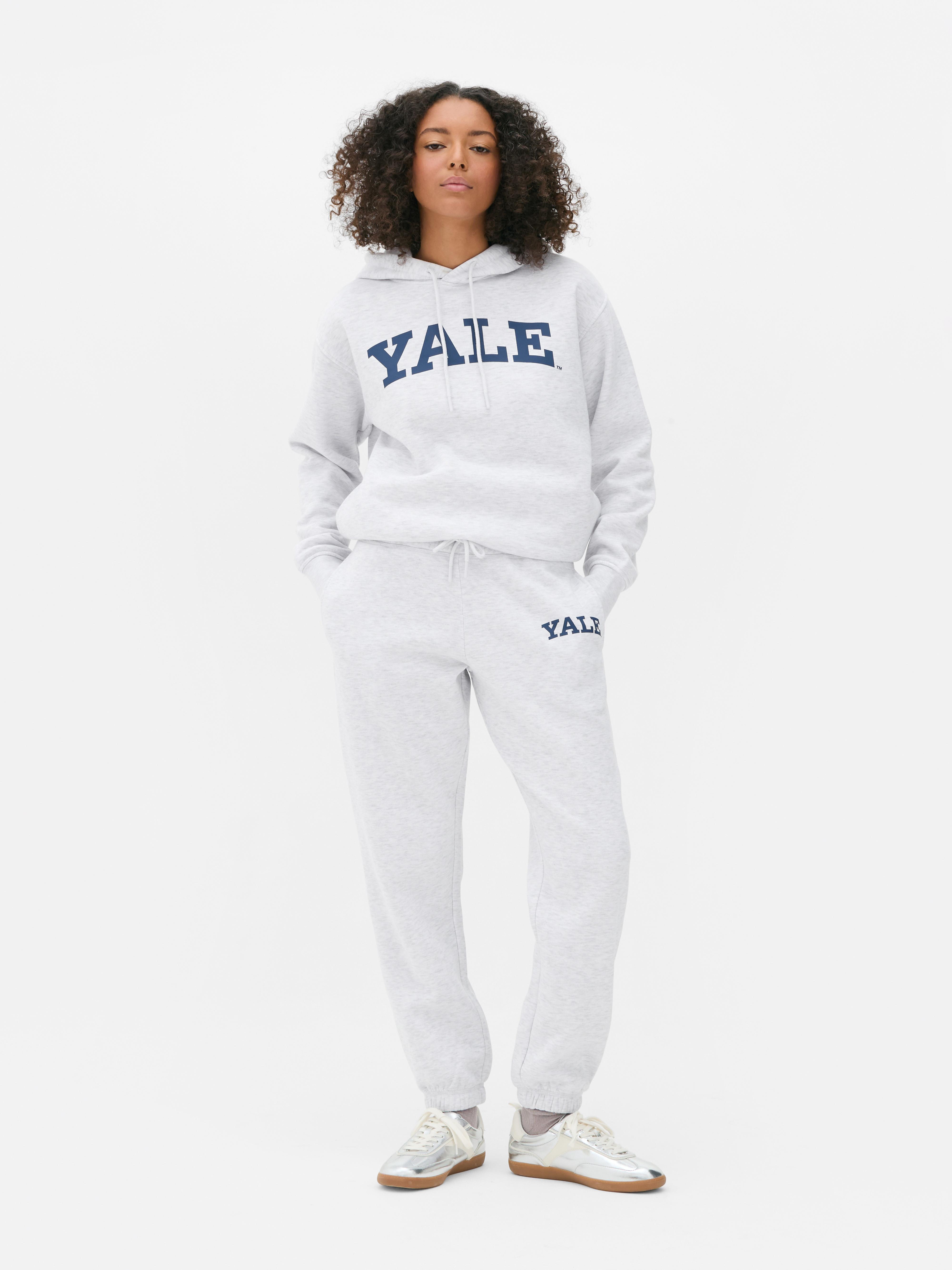 Pantaloni della tuta Yale abbinati con coulisse Pantaloni della tuta Yale con coulisse, polsini elasticizzati alle caviglie e piccola stampa Yale