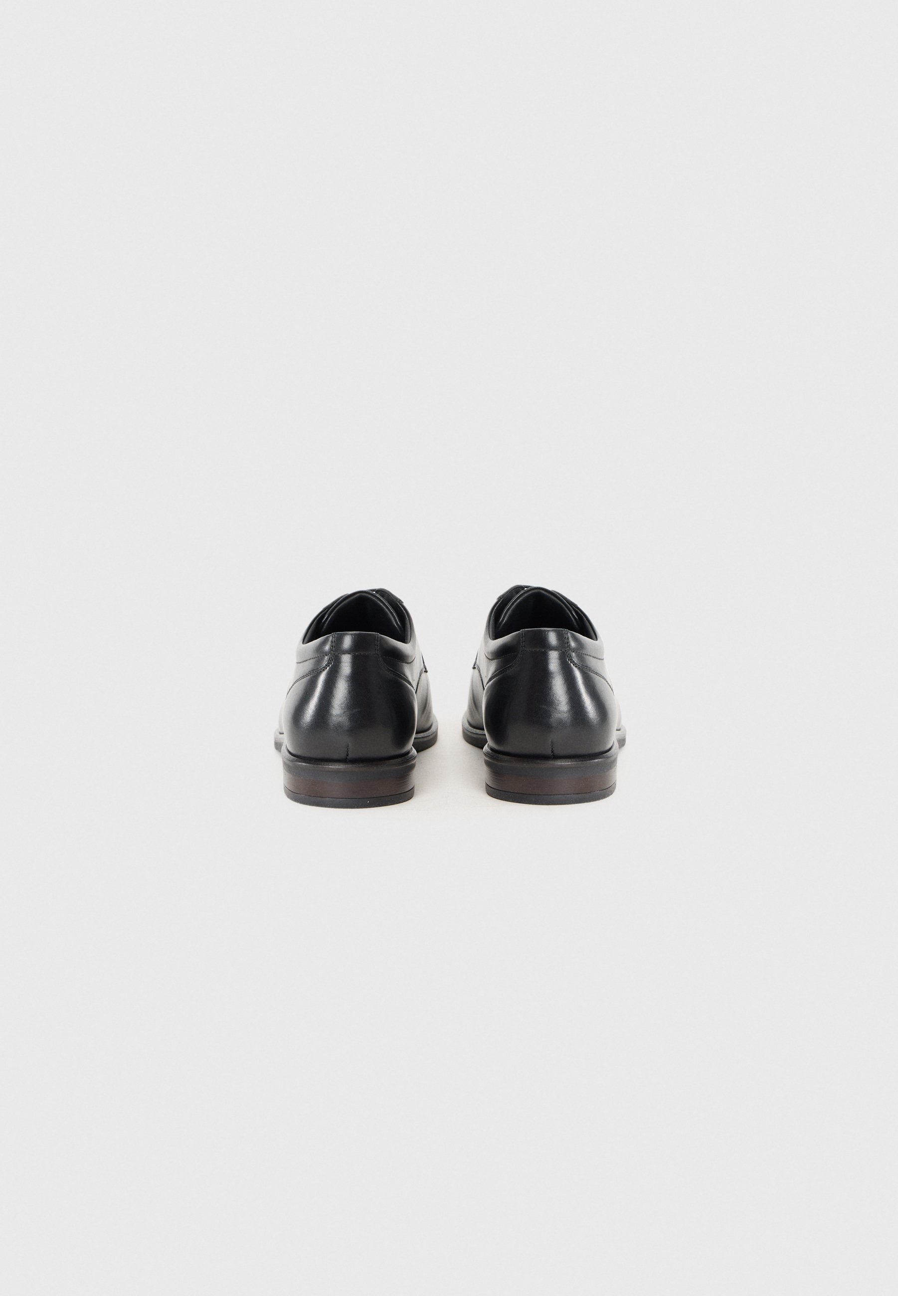 Pier One LEATHER - Eleganckie sznurowane półbuty - czarne