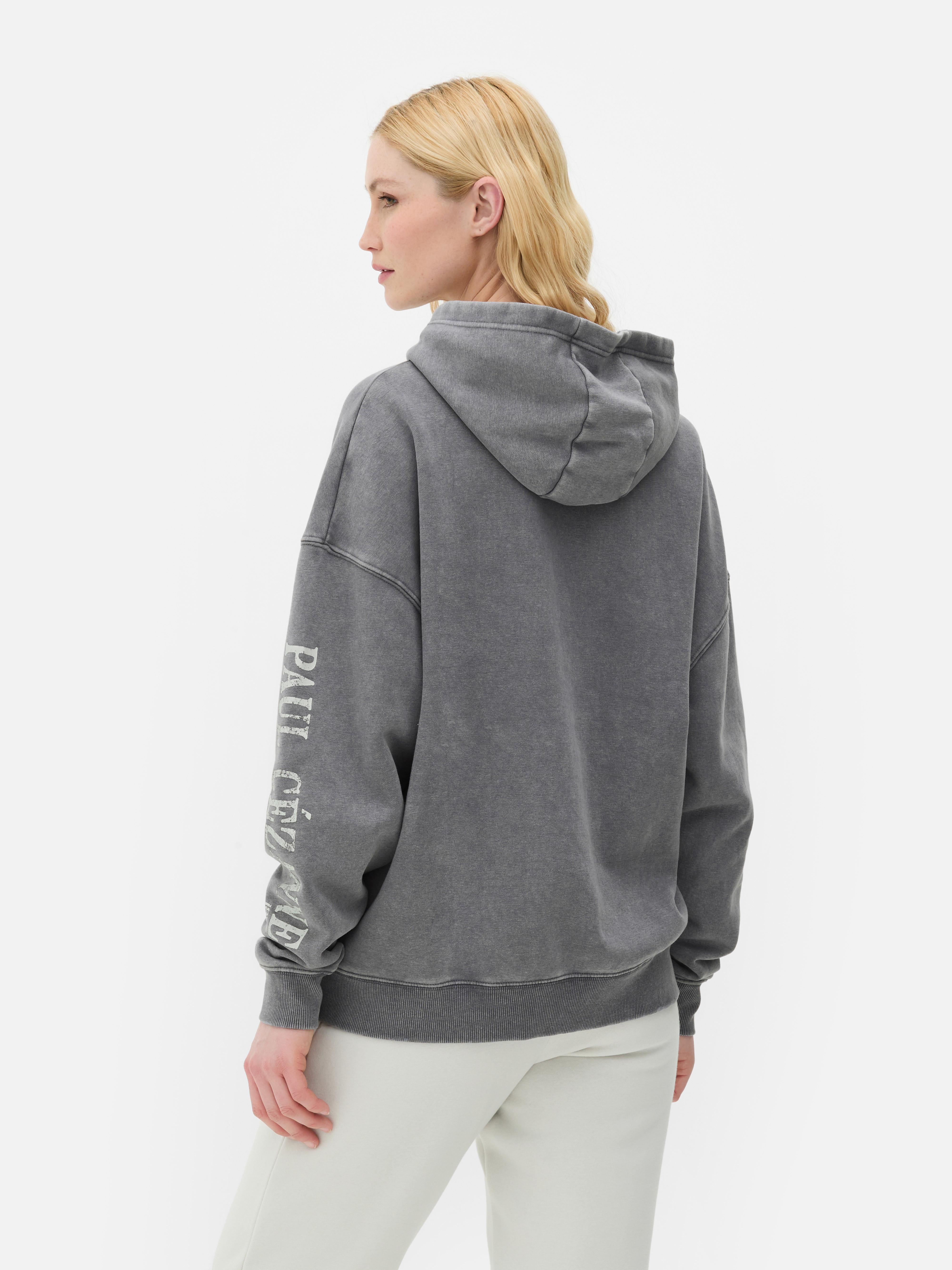 Kapuzenpullover mit Stillleben von Paul Cézanne Ein Vintage-Kapuzenpullover mit Paul Cézannes Stillleben mit Krug, Tasse und Äpfeln