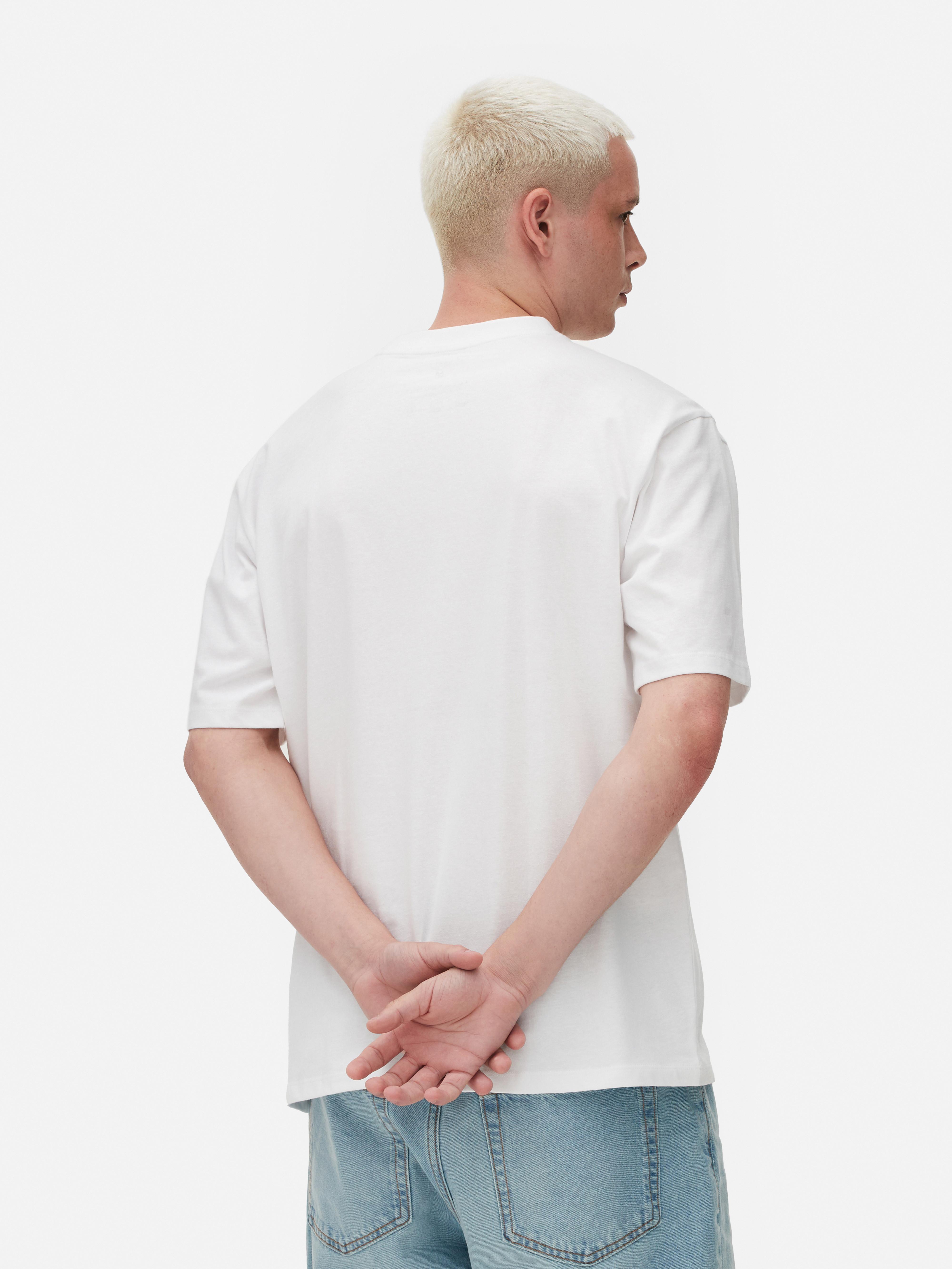 Tricou lejer din bumbac. Un tricou lejer din bumbac, cu decolteu rotund și croială lejeră.