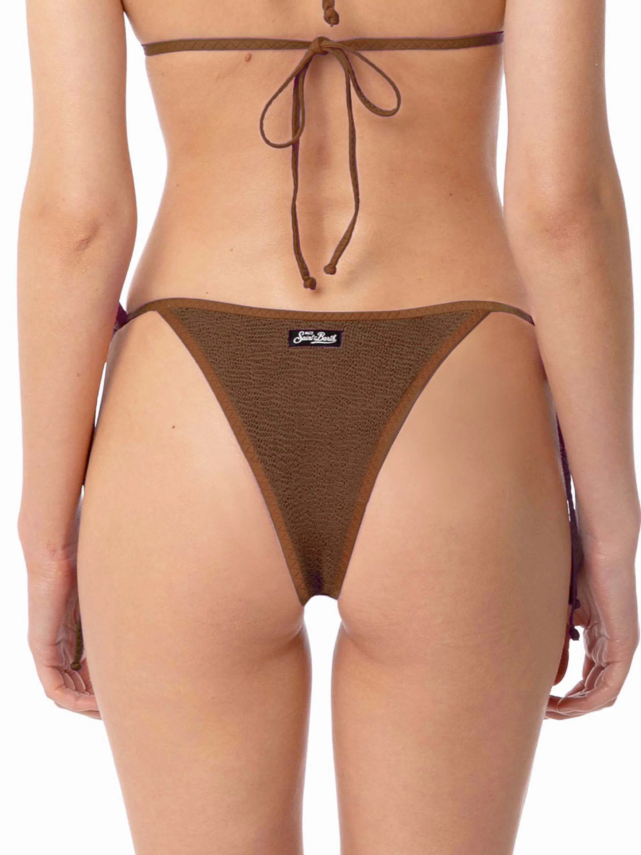 Braguitas de baño de mujer con textura arrugada y corte alto.