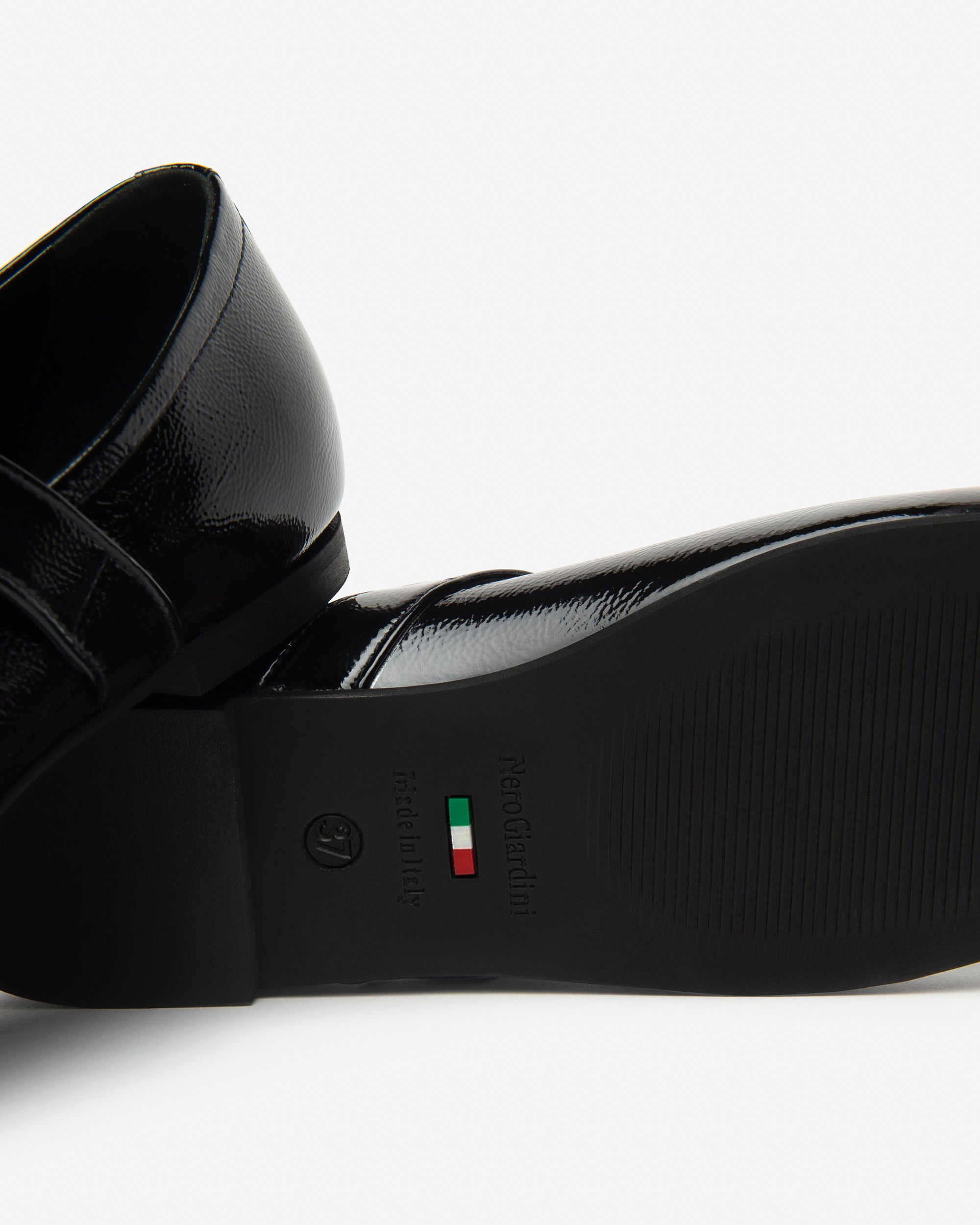  Damen-Ballerinas aus Lackleder