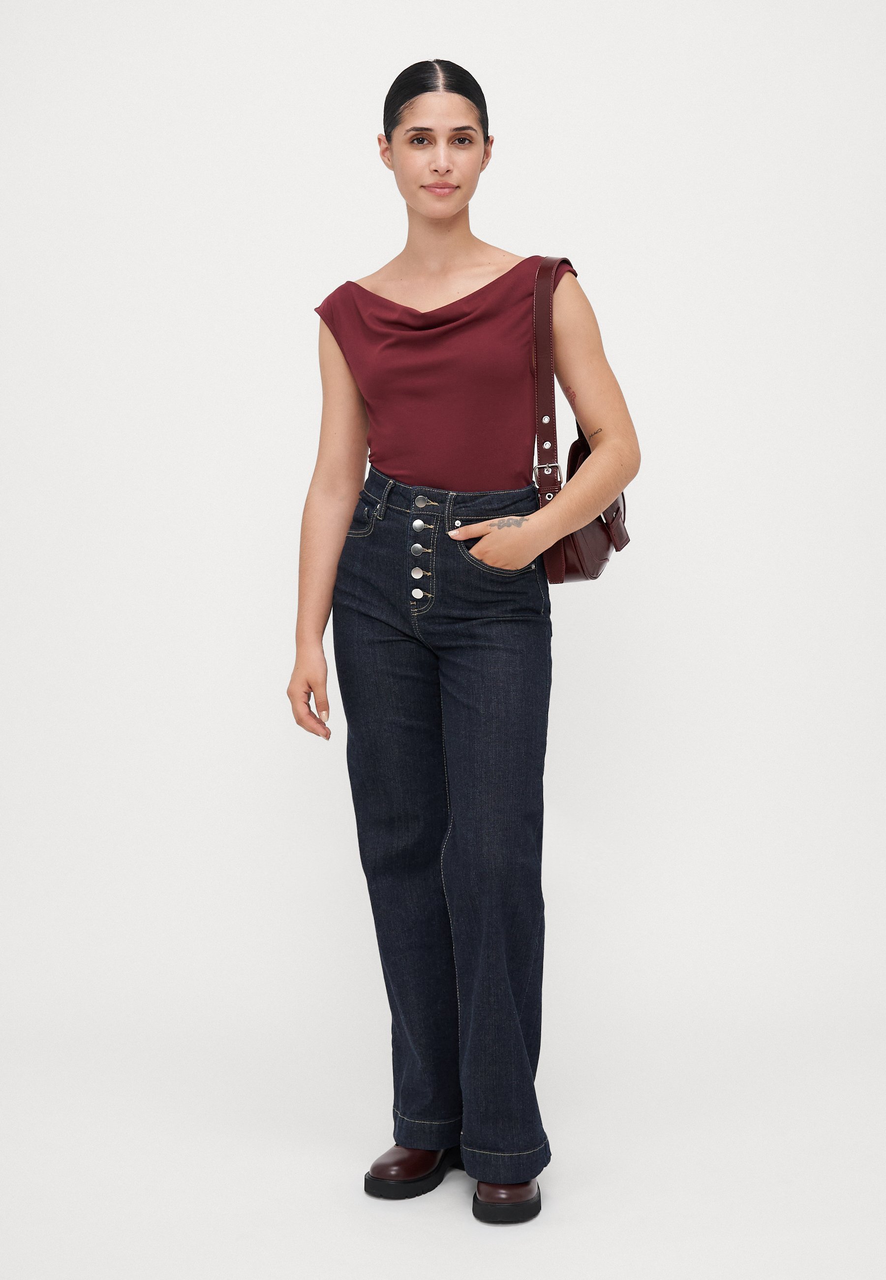 Gina Tricot Petite TAILORED - Uitlopende jeans - gewassen