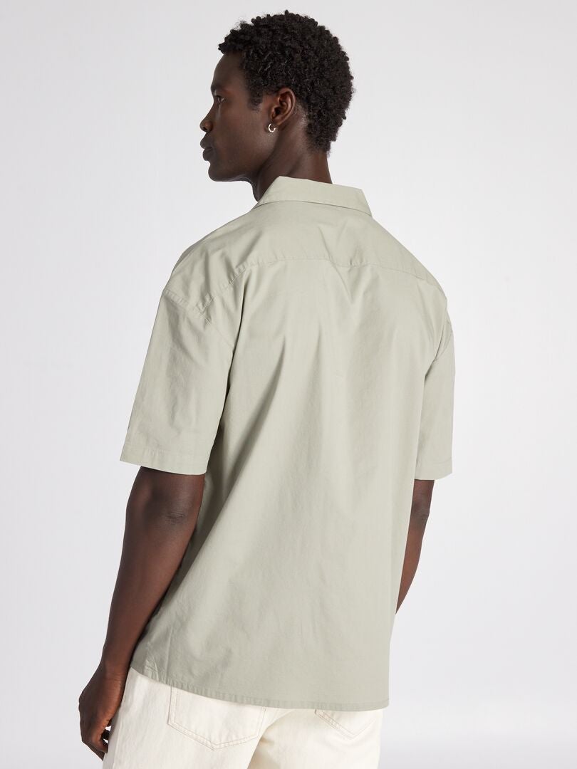 Camisa de manga curta com bolso - cinza