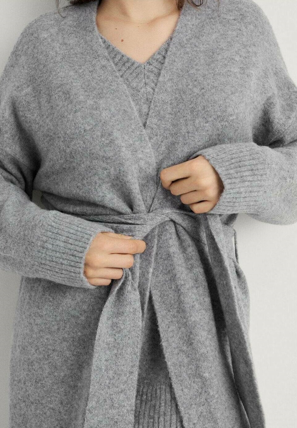 Mango Cardigan – grau