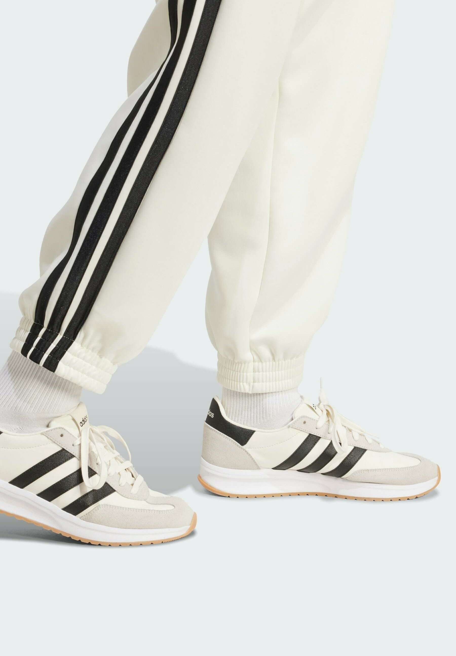 adidas Sportswear treniņtērpa apakšbikses - gandrīz baltā krāsā