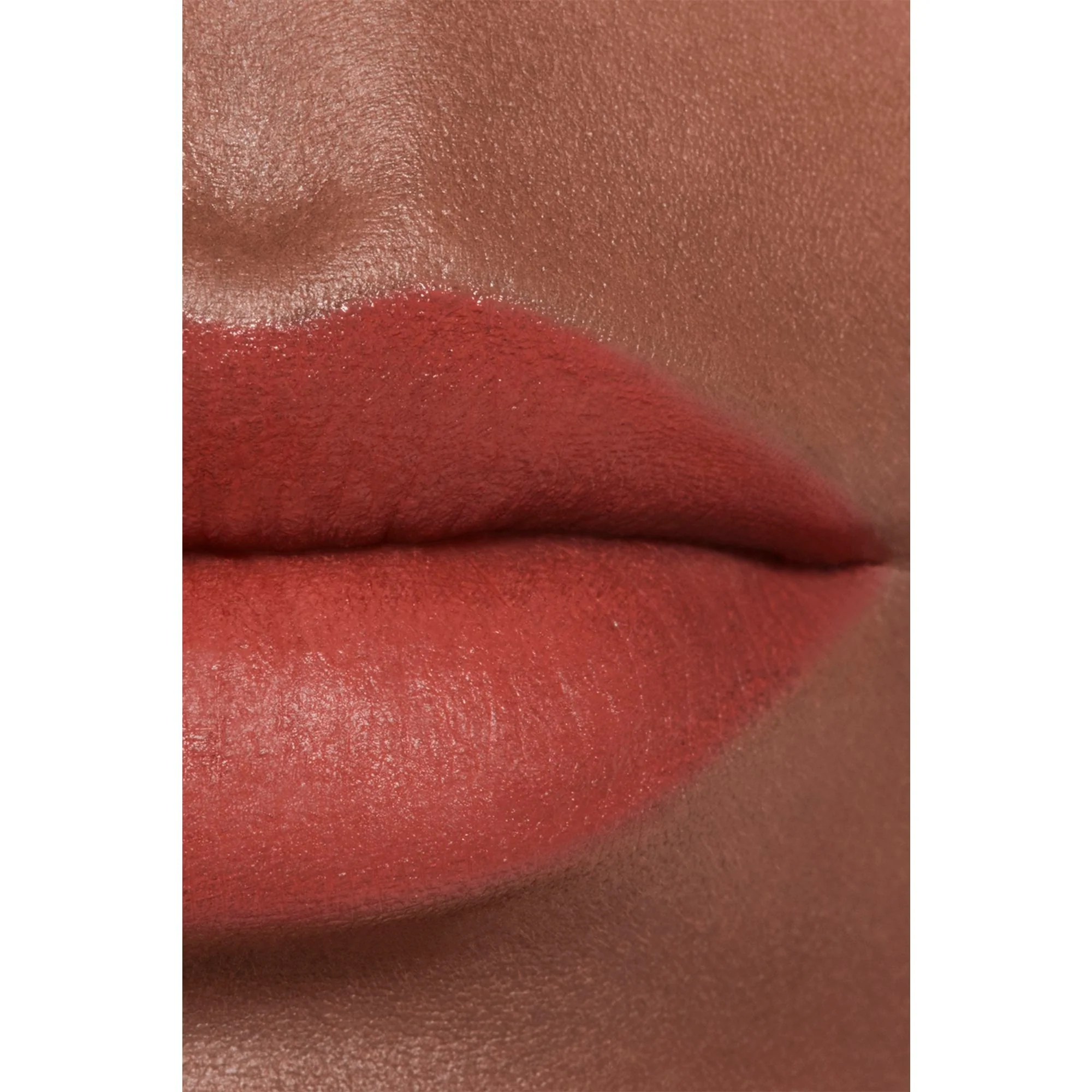 ROUGE ALLURE VELVET - IL ROSSETTO VELLUTATO LUMINOSO