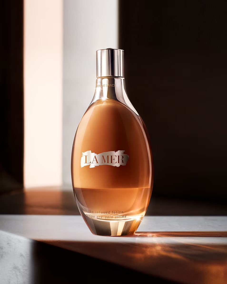 LA MER GENAISSANCE DE LA MER™ LOTIUNEA INFUZATĂ LOTIUNE HIDRATANTĂ - ÎNTĂREȘTE, CALMĂ ȘI NUTRIȚIE PIELEA