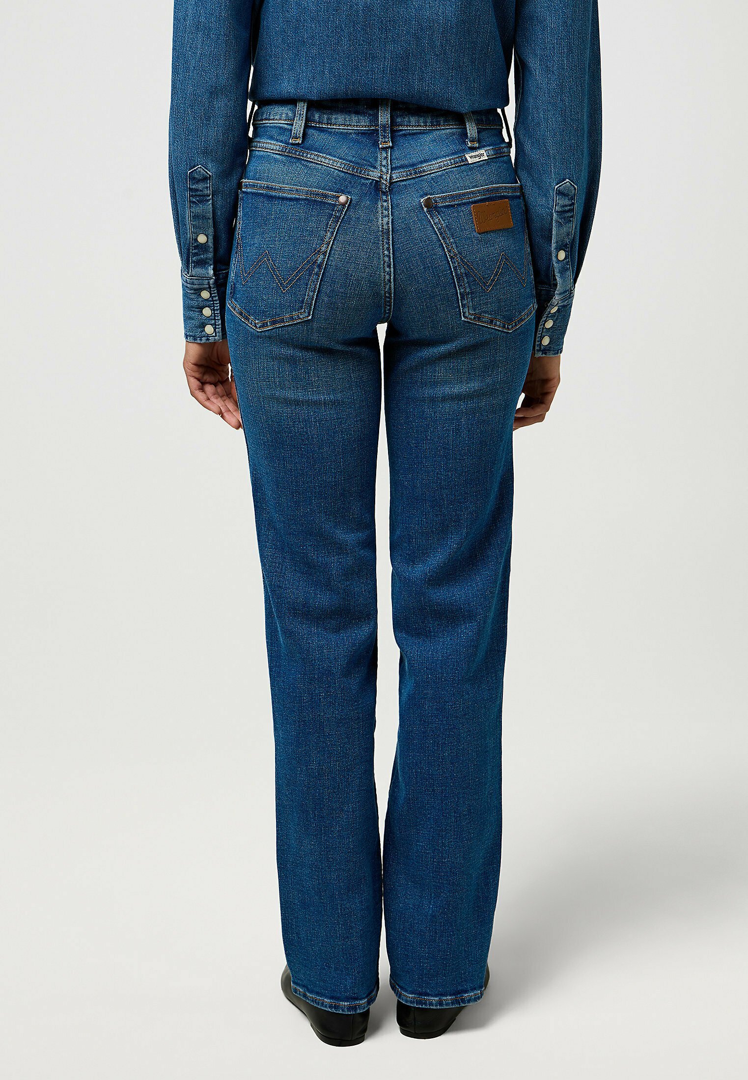 Wrangler STRAIGHT - Relaxed fit jeans - cowboy-embleem