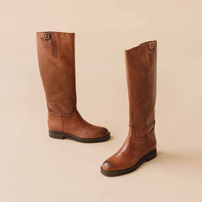 Bottes à boucles argentées  en cuir cognac