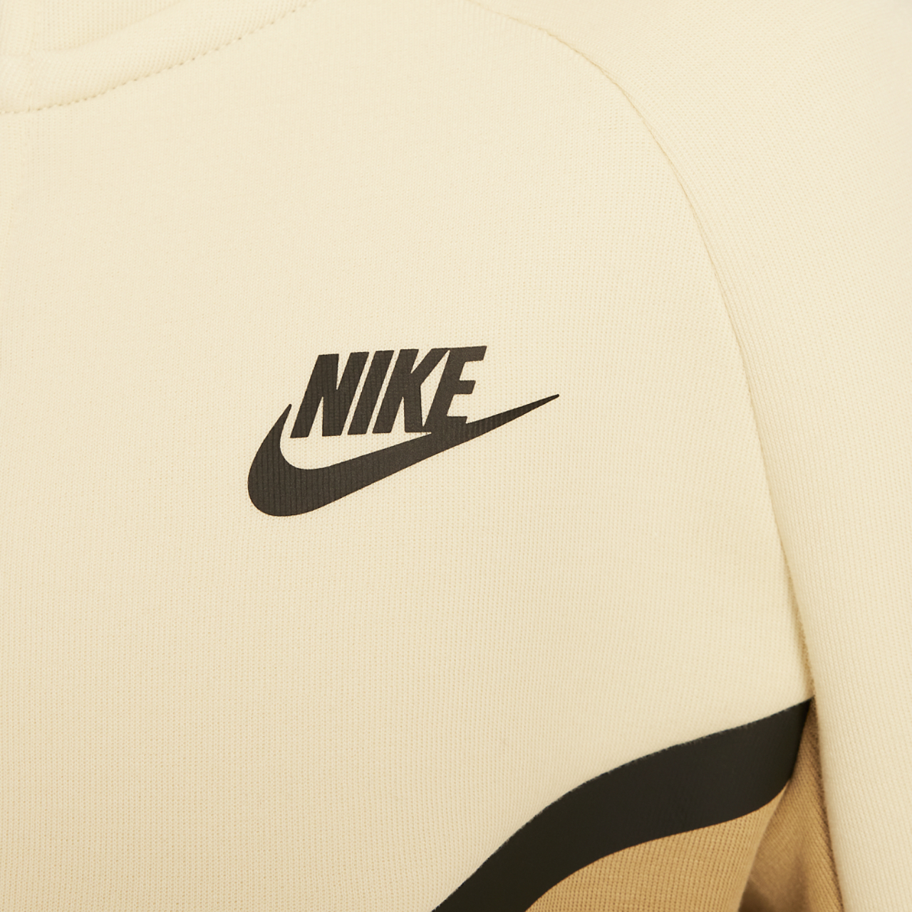 Nike Tech -väriblokki