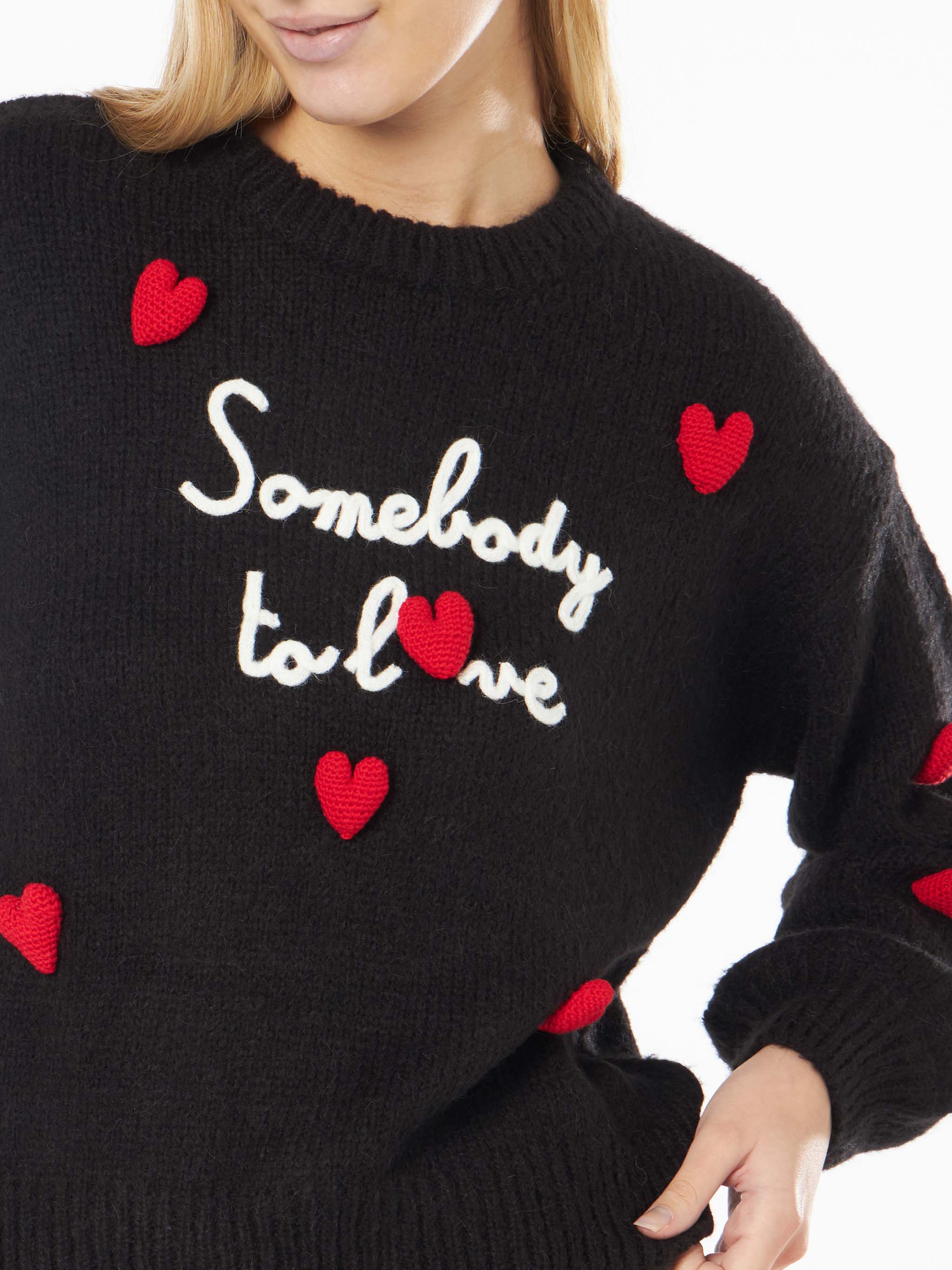 Morbido maglione da donna dalla forma squadrata con ricamo Somebody to