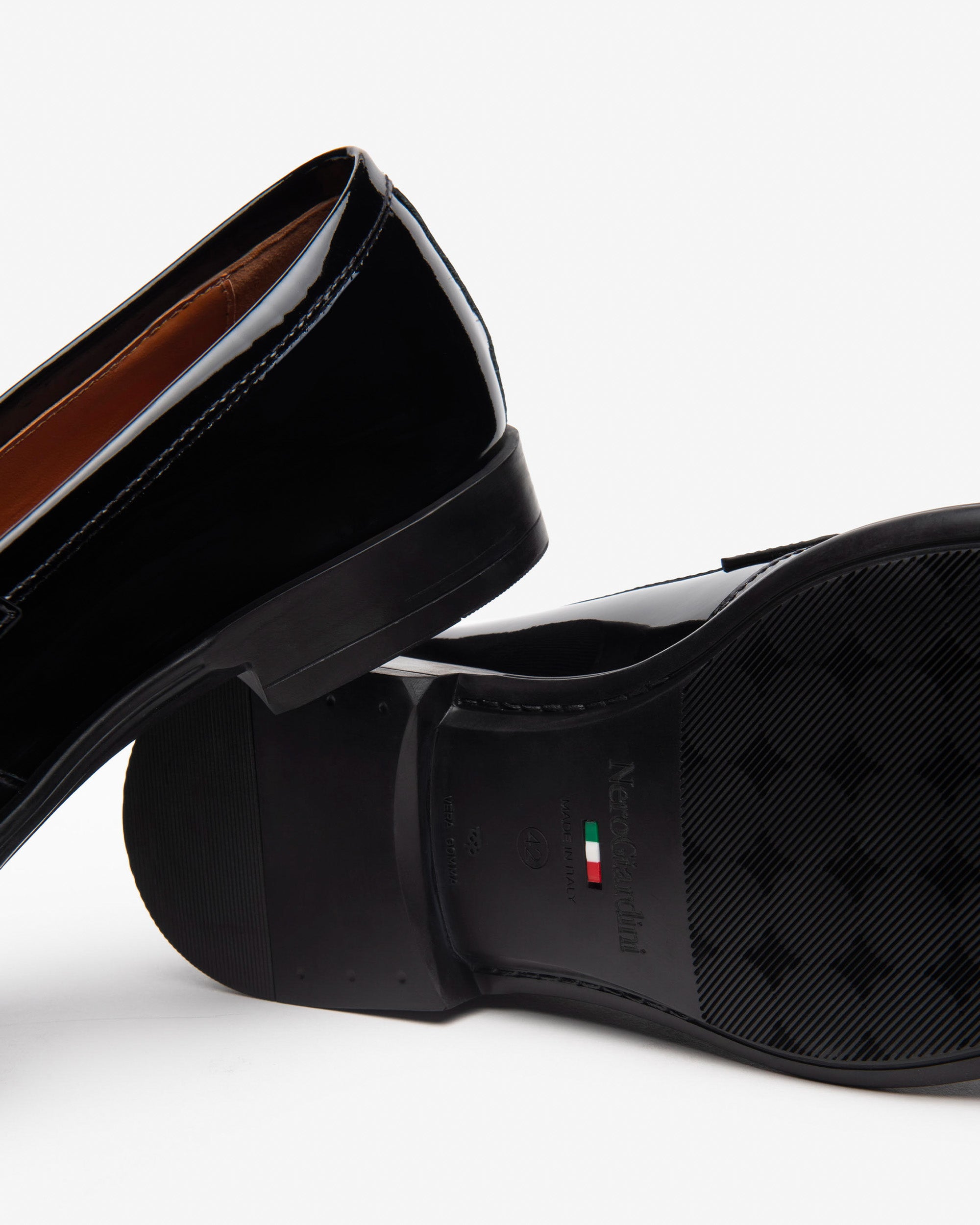  Mocassins en cuir verni pour hommes