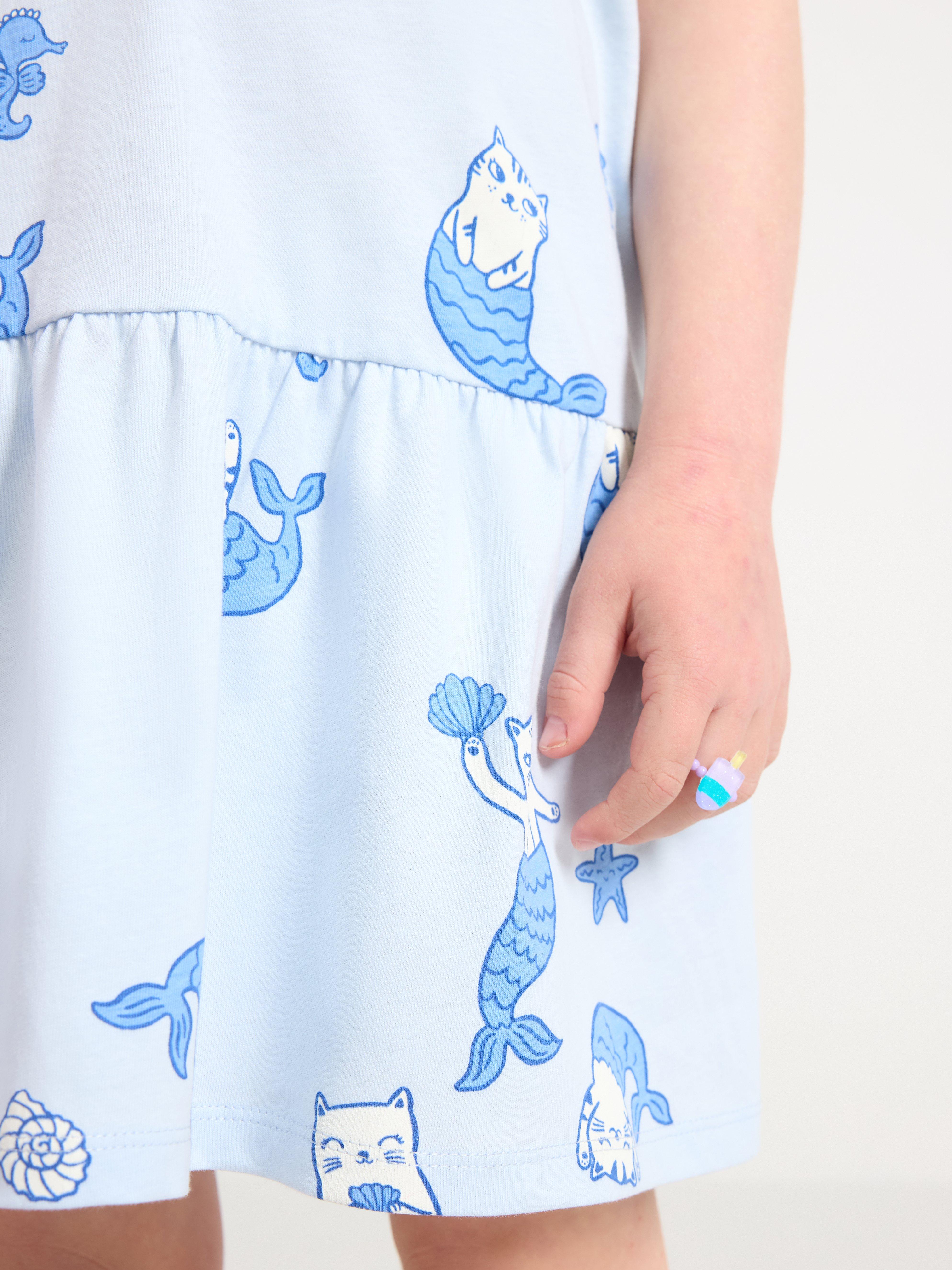 Vestido de manga corta azul claro