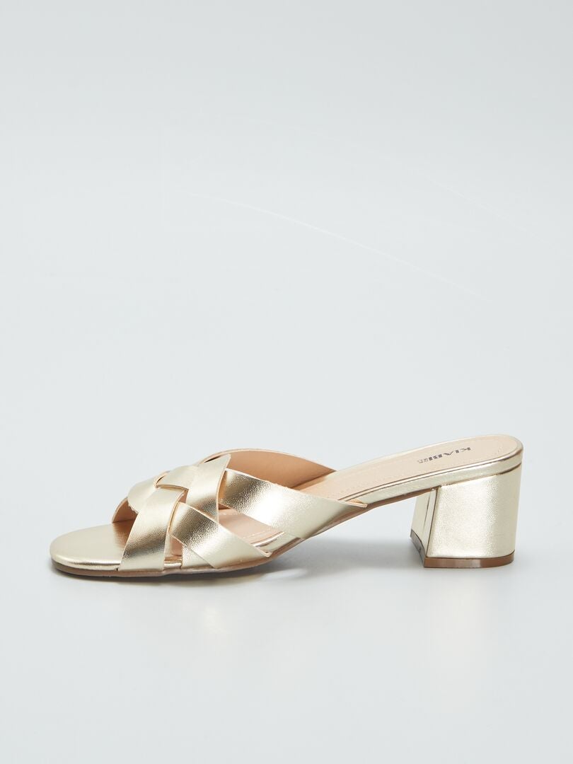 Mules douradas com salto - AMARELO