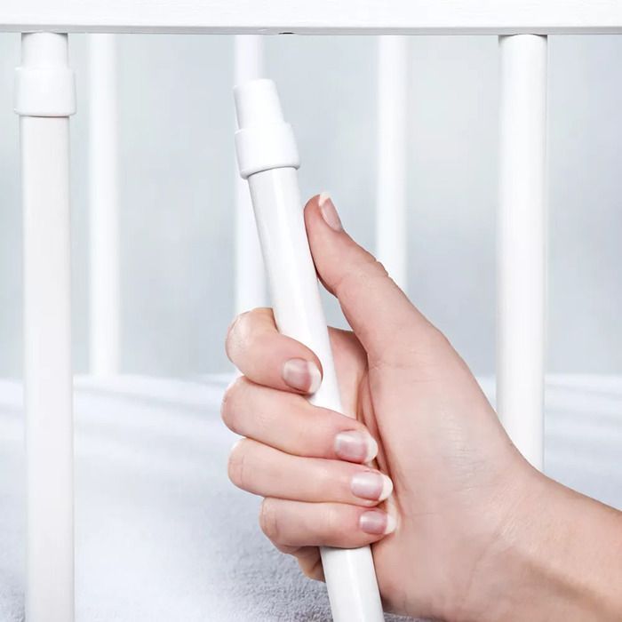 Berço Kmbaby K2 branco, 120 x 60 cm, com conjunto de cama cinza de 10 peças, colchão, estrado de ripas e 3 níveis de altura - Moon
