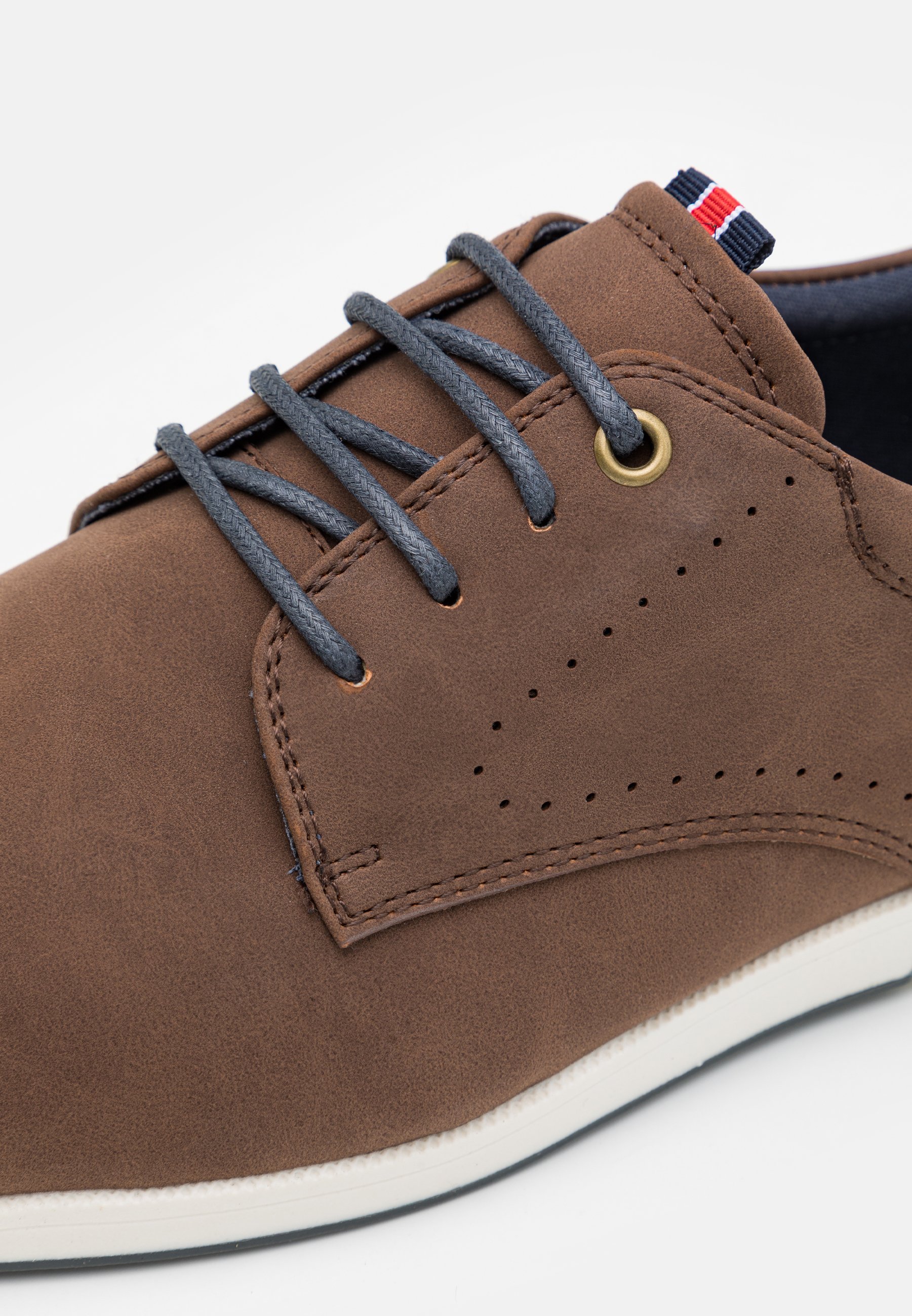 Pier One Casual veterschoenen - cognac