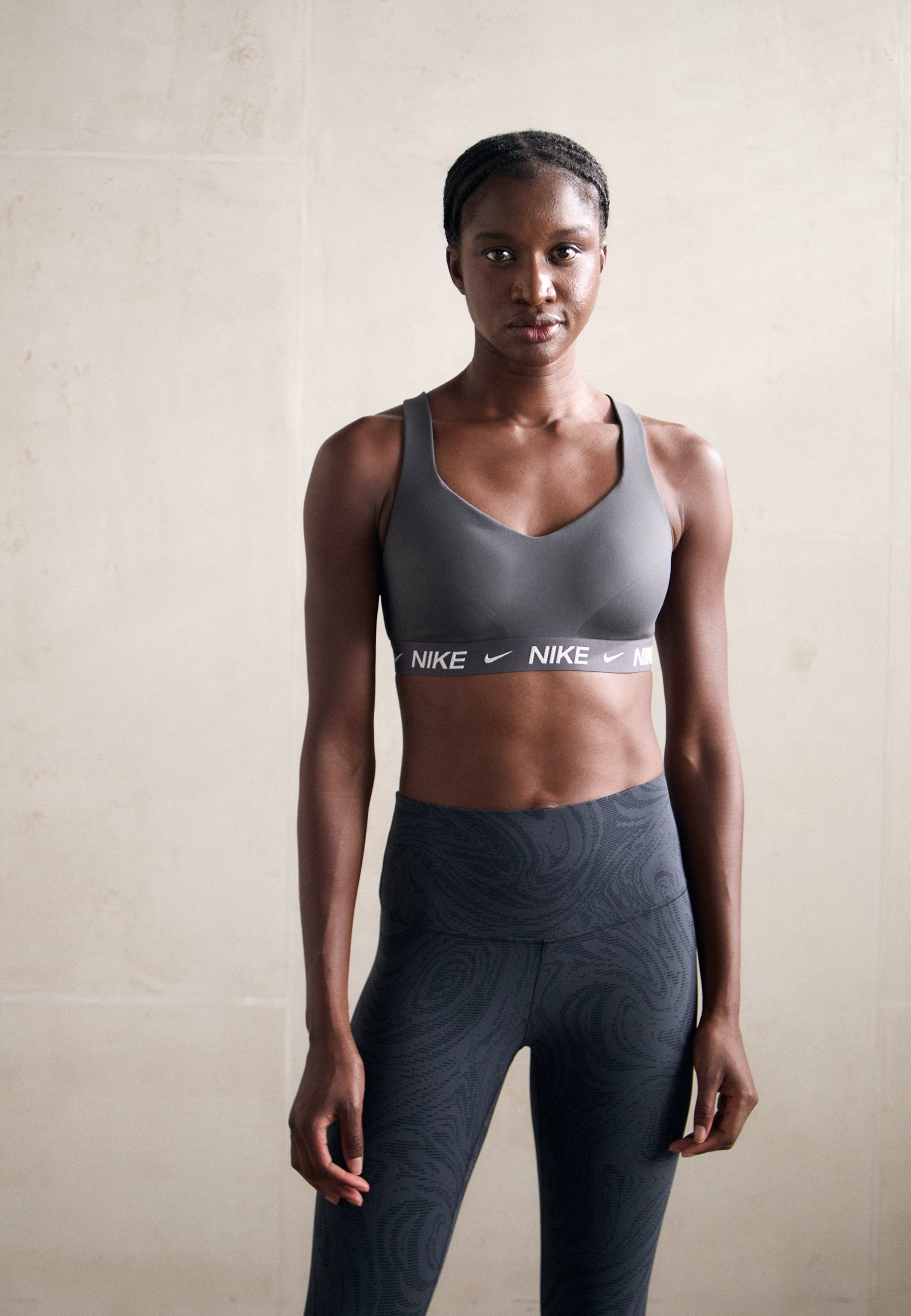 Nike Performance INDY BRA - Sportbeha met hoge ondersteuning - Thunder Grey